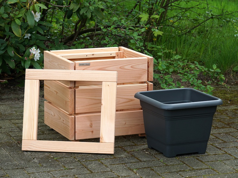 Durchdachte Konstruktion – Pflanzkasten aus Holz mit Einsatz Pflanzkasten Classic Natur – in Einzelteilen: Korpus, Rahmen und Pflanzeinsatz