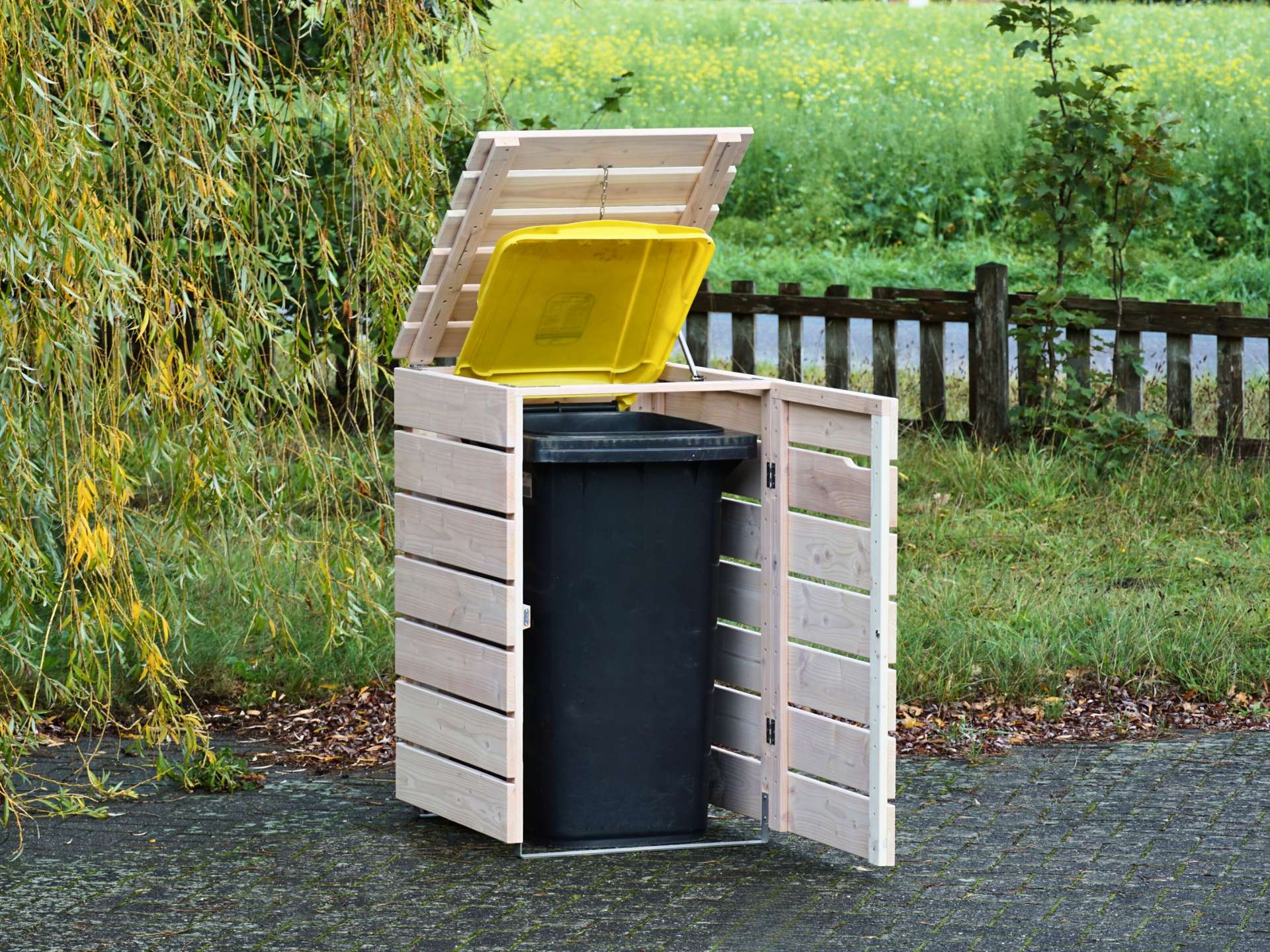 1er Mülltonnenbox in Weiß Geölt, von vorn links, Tür und Deckel geöffnet