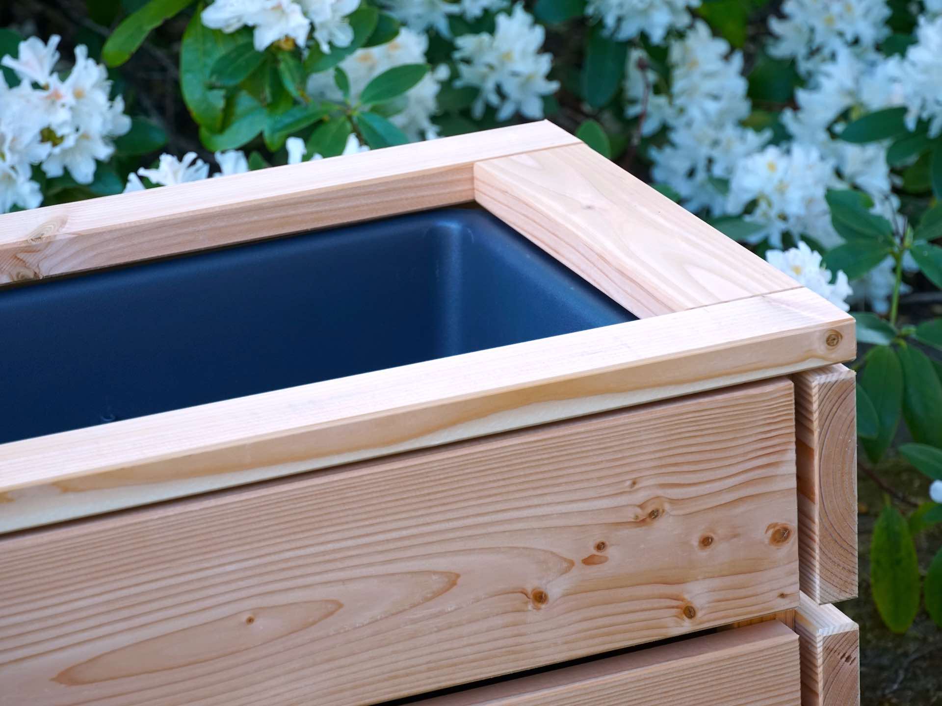 Kleiner Pflanzkasten Classic Holz Natur – Blick von oben in den Einsatz