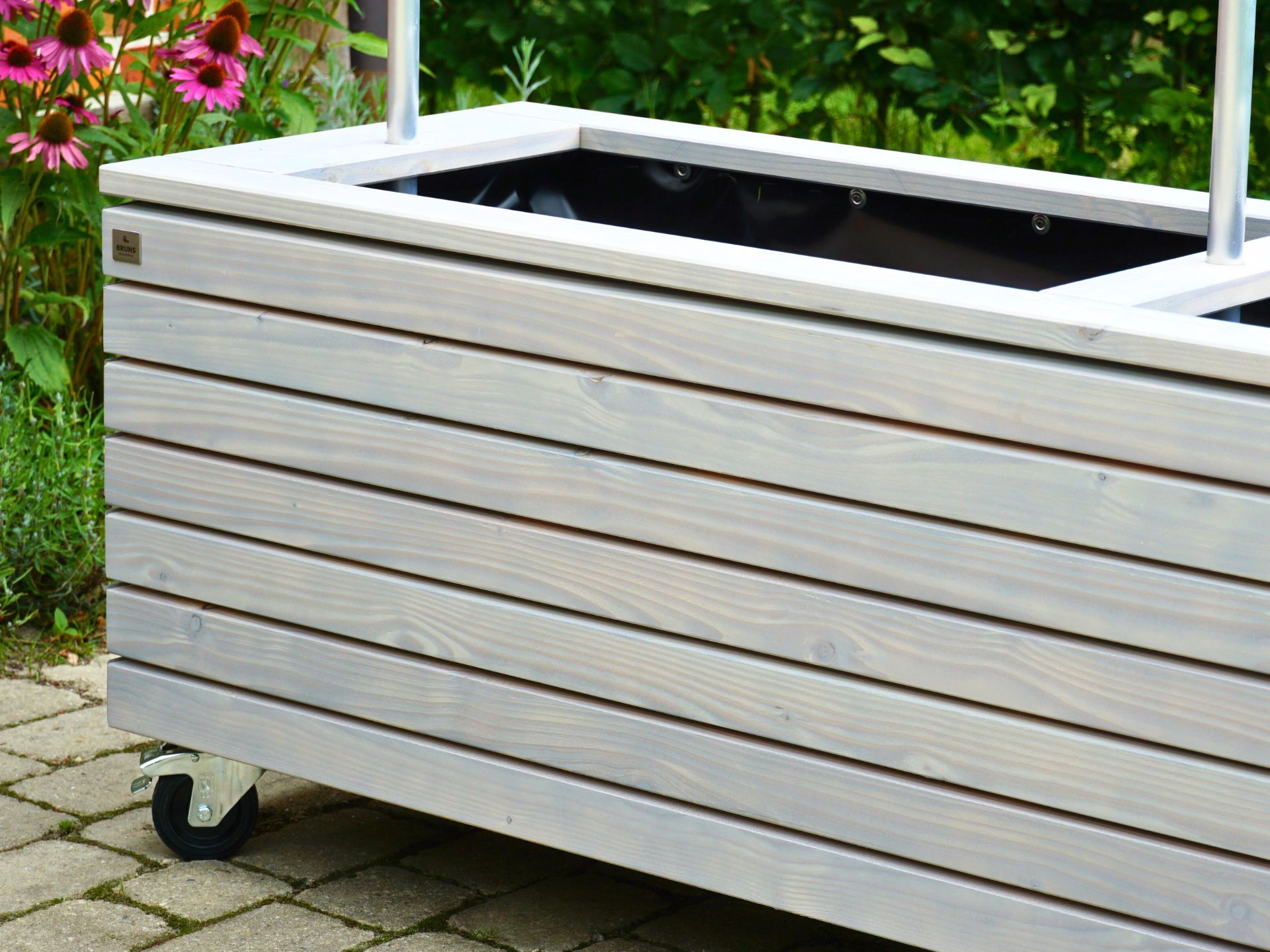 Detailfoto Rhombusprofile des Pflanzkastens Rhombus 200 – elegante Oberfläche Grau Geölt mit präzisem Rahmen