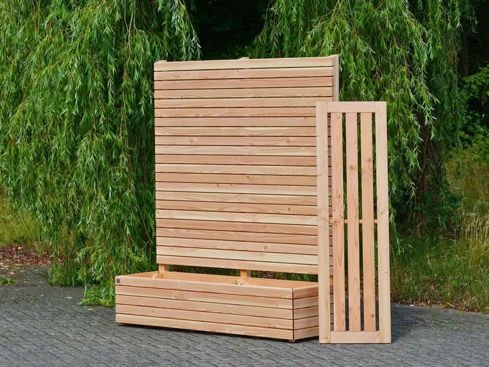 Sitzbank Classic 170 mit Sichtschutz A10 in Natur – Gesamtansicht mit abgenommener Sitzfläche, Einblick in den Stauraum unter der Sitzfläche