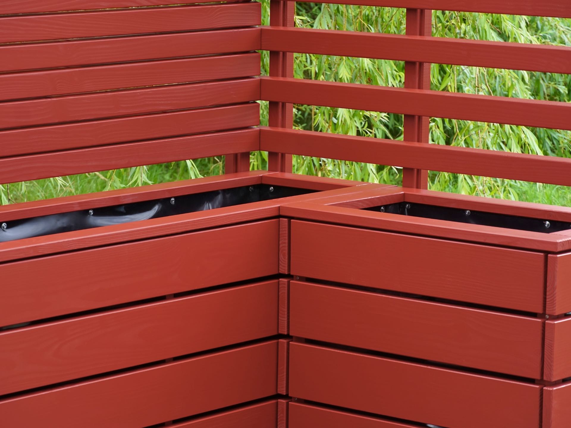 Detailansicht der zweiteiligen Pflanzkasten Ecke – zwei Pflanzkästen im rechten Winkel verbunden, sauber verarbeitet