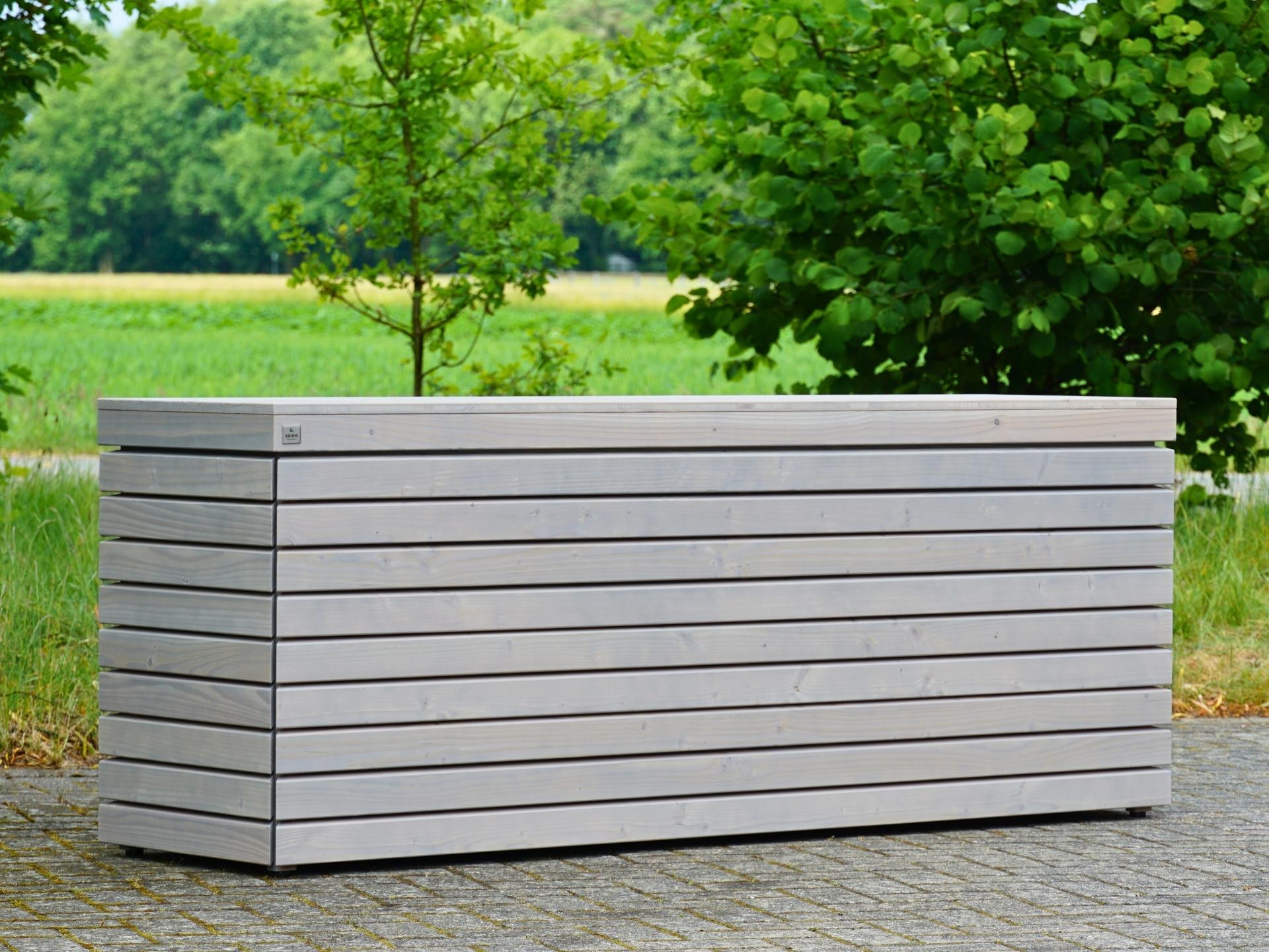 Flurtruhe aus grau geöltem Holz mit den Maßen 195×50×72 cm, nutzbar als Dielenbank mit Stauraum oder Sitztruhe.