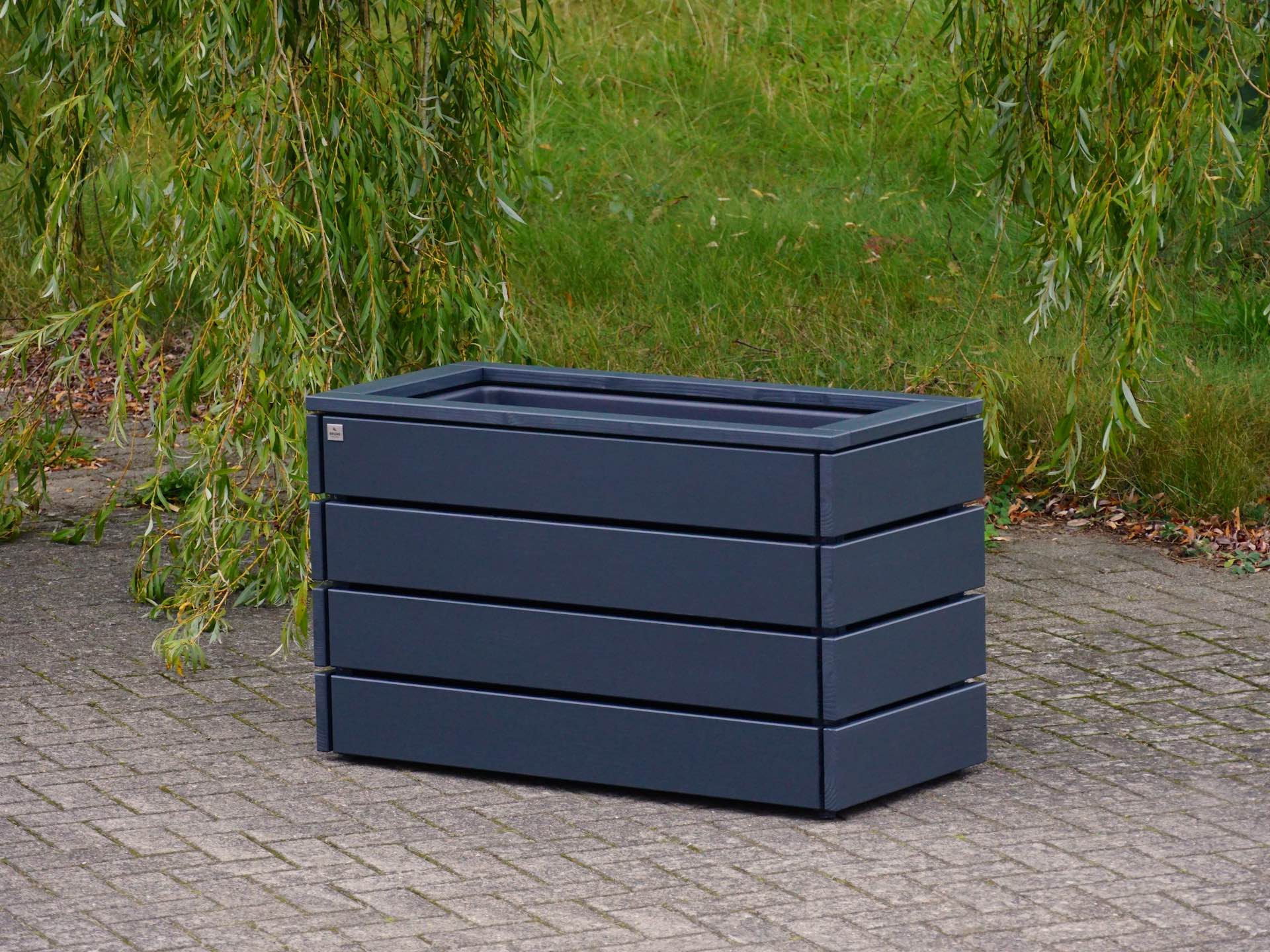 Pflanzkasten Classic auf Pflaster – moderner Look in Anthrazit