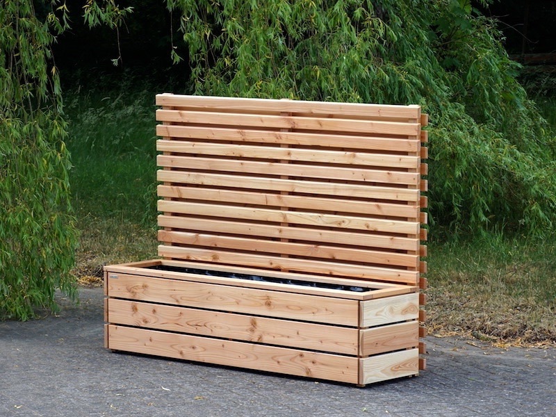 Sichtschutz-Pflanzkasten mit Modell A30B in Douglasie Natur Geölt – das gesamte Element mit harmonischer Gestaltung	