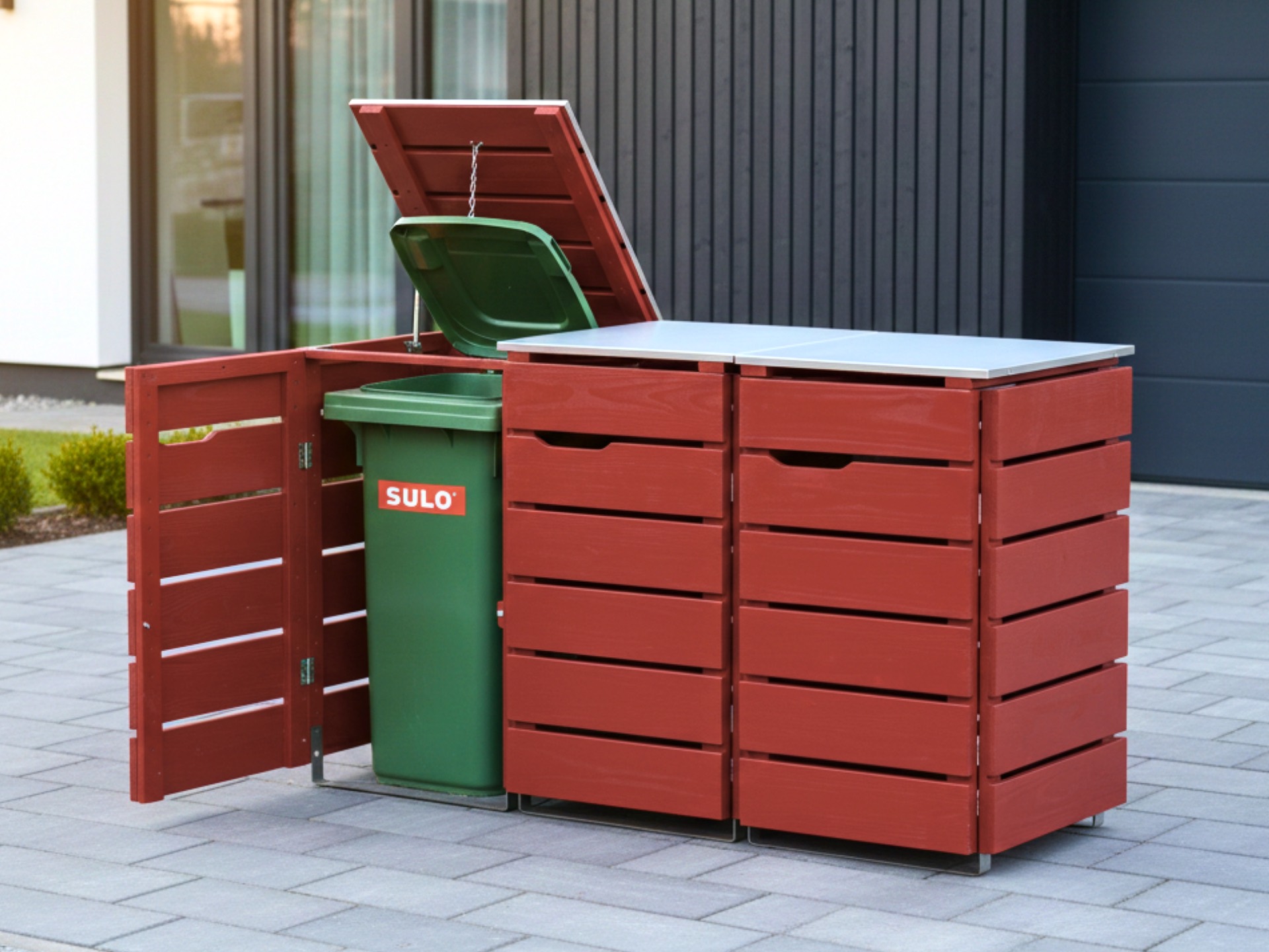 3er Mülltonnenbox 120 L in Skandinavisch Rot mit Edelstahl-Deckelverkleidung, wetterfeste und moderne Mülltonnenverkleidung.