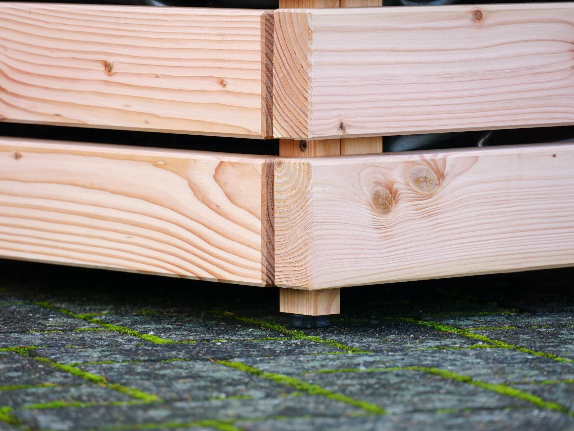 Kunststoff-Füße 10 mm als Schutz gegen Bodenfeuchte