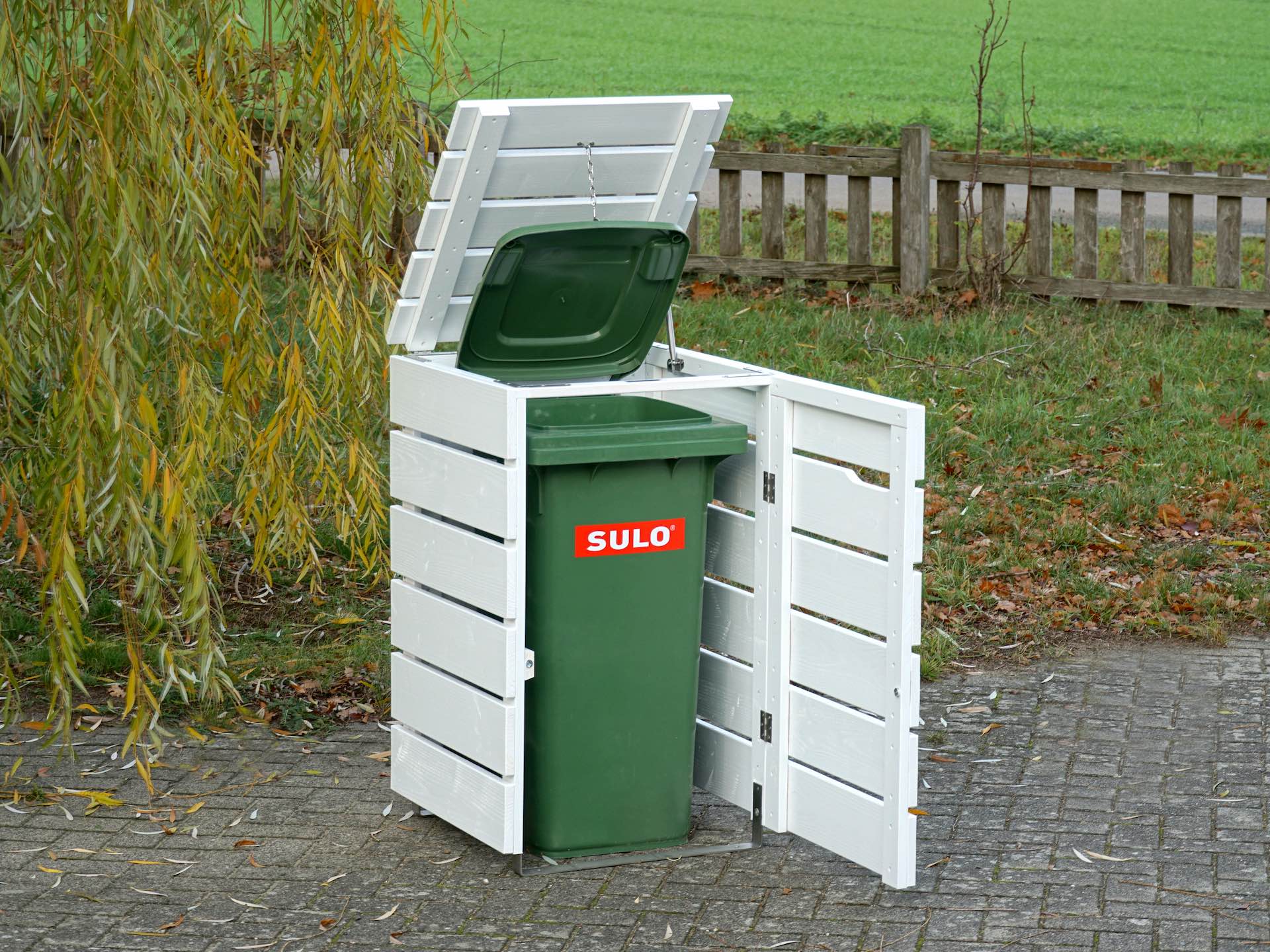 1er Mülltonnenbox in Weiß, von vorn links, Deckel und Tür geöffnet