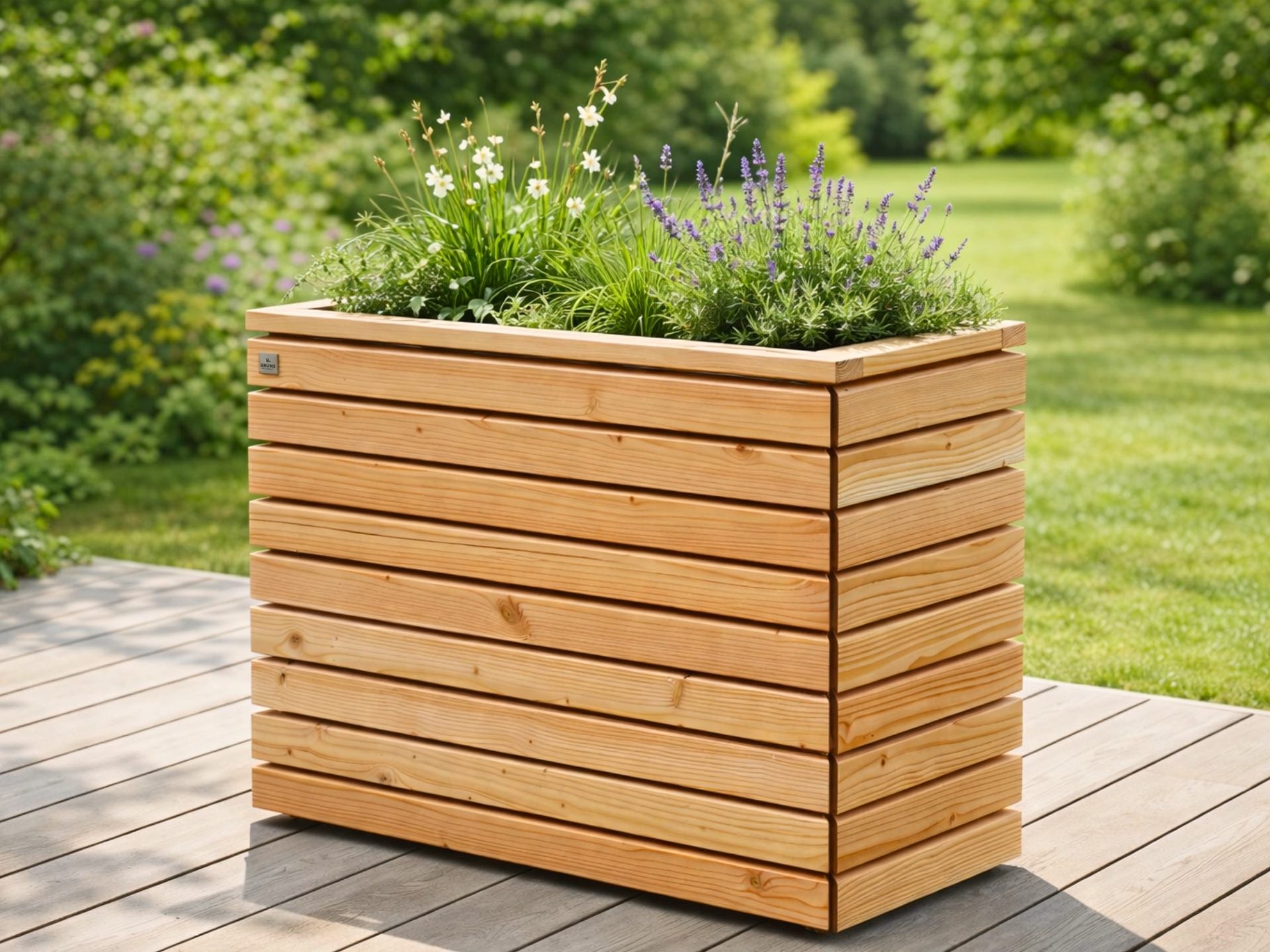 Pflanzkasten Rhombus M in Natur geölt mit Kunststoff-Pflanzeinsatz und Ablauföffnungen, fertig montiert geliefert.