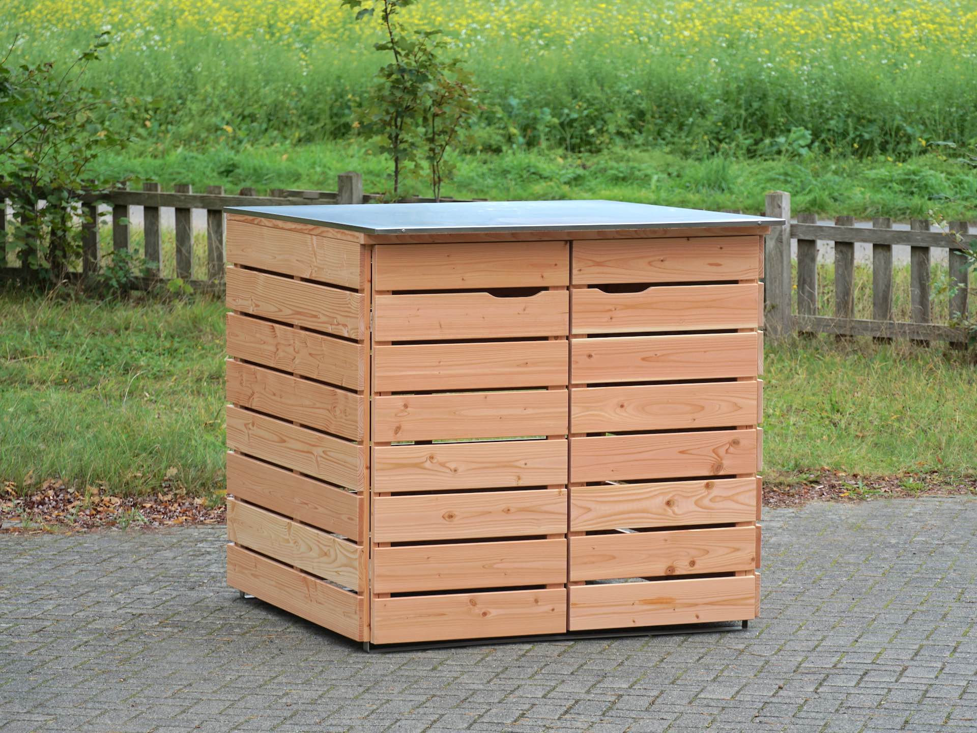 2er Kinderwagenbox natur mit Edelstahl-Dach, Blick von vorn links