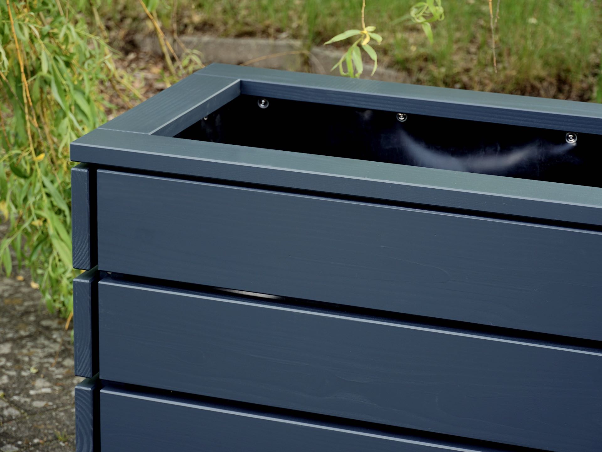 Pflanzkasten Classic in Anthrazit – Design mit Schattenfugen, Teichfolie und breitem Rahmen