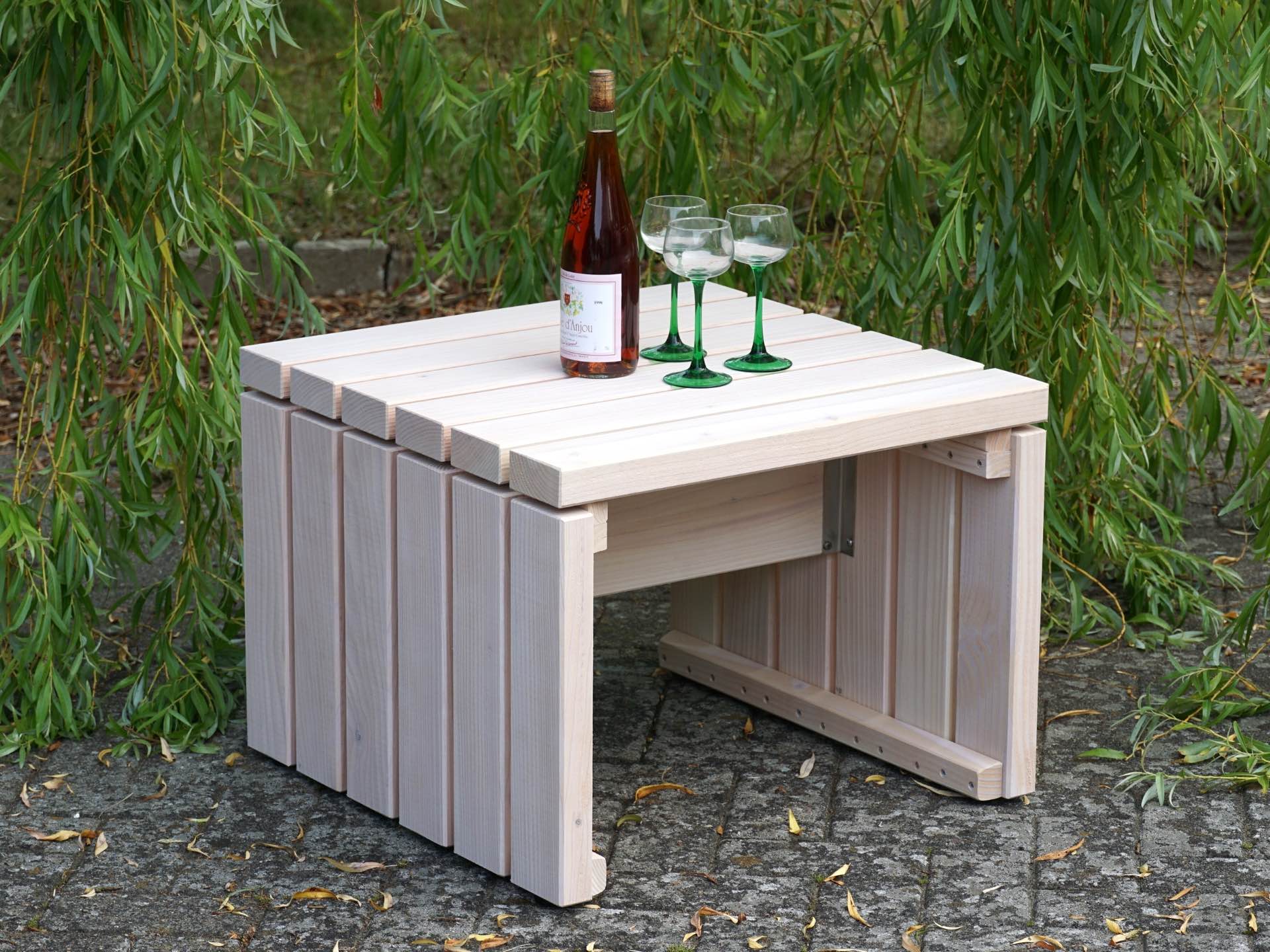 Lounge Tisch 60 in Weiß Geölt aus Douglasie – sichtbare Bohlenstruktur und geölte Oberfläche – Ansicht von links