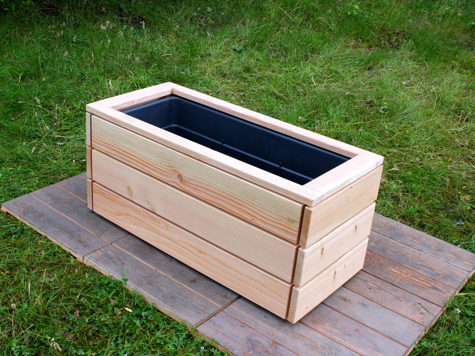 Pflanzkasten Classic Holz Natur – Blick in den Kasten, Pflanzeinsatz sichtbar