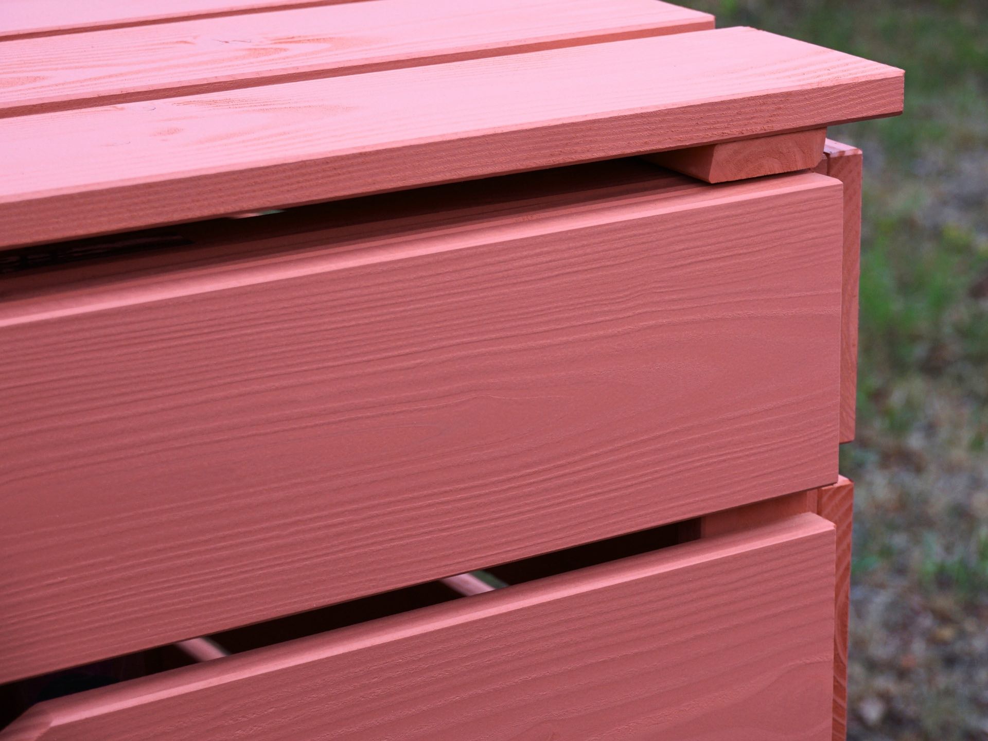 Detailansicht der 2er Mülltonnenbox Classic 240L in RAL 3014 Altrosa