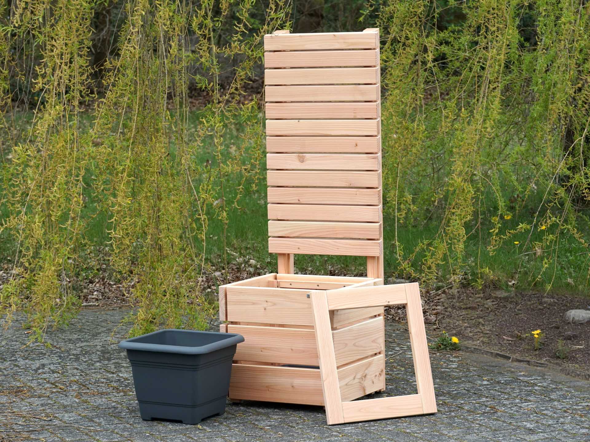 Gesamtansicht des Pflanzkübels Classic XS mit Sichtschutz A10 in Natur – Rahmen, herausnehmbarer Kunststoff-Pflanzeinsatz und kompakte Bauform sichtbar