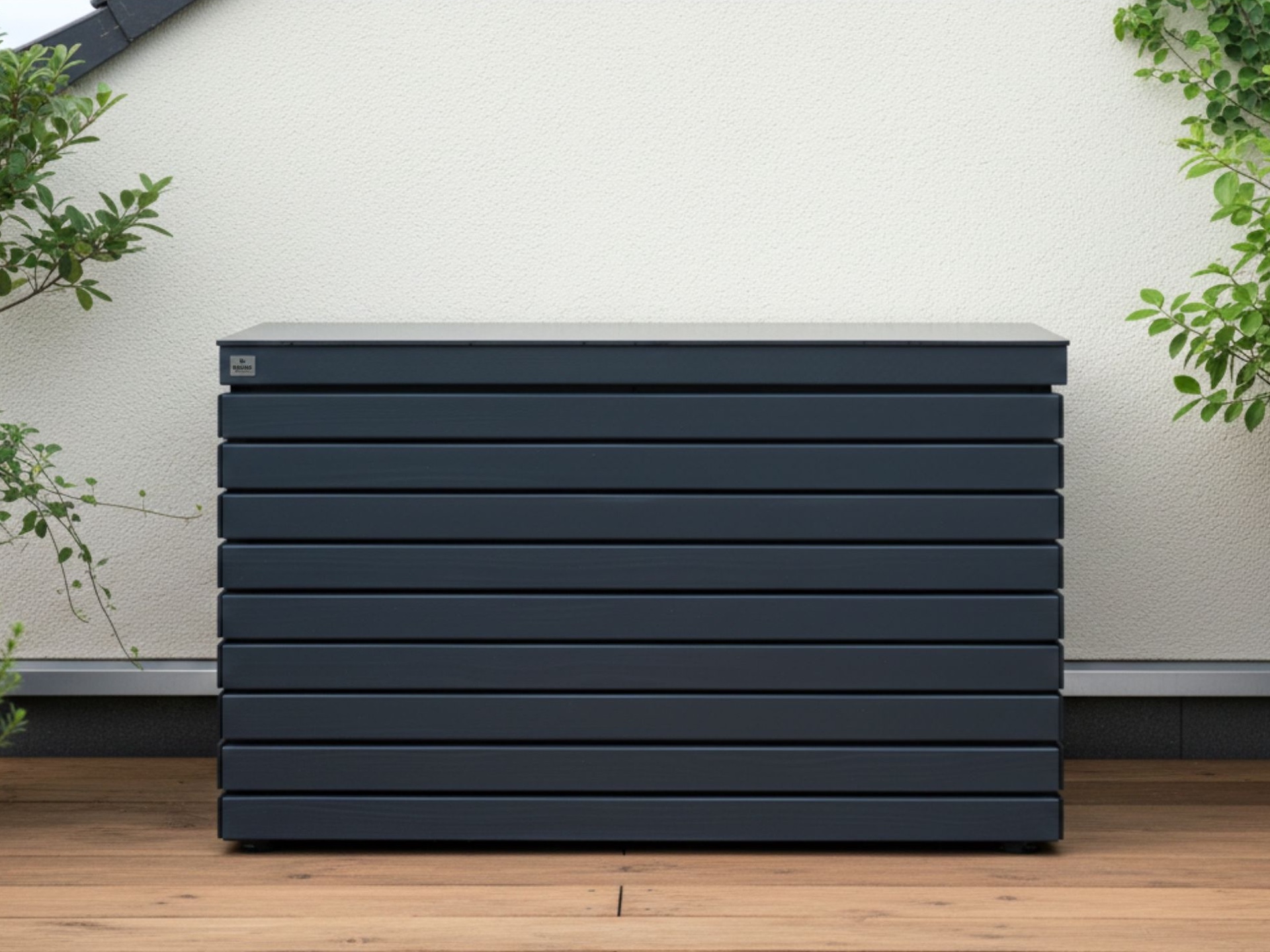 Gartenbox Rhombus 120 in Anthrazit als wetterfeste Stauraumlösung für Terrasse und Garten, mit Gasdruckfedern.