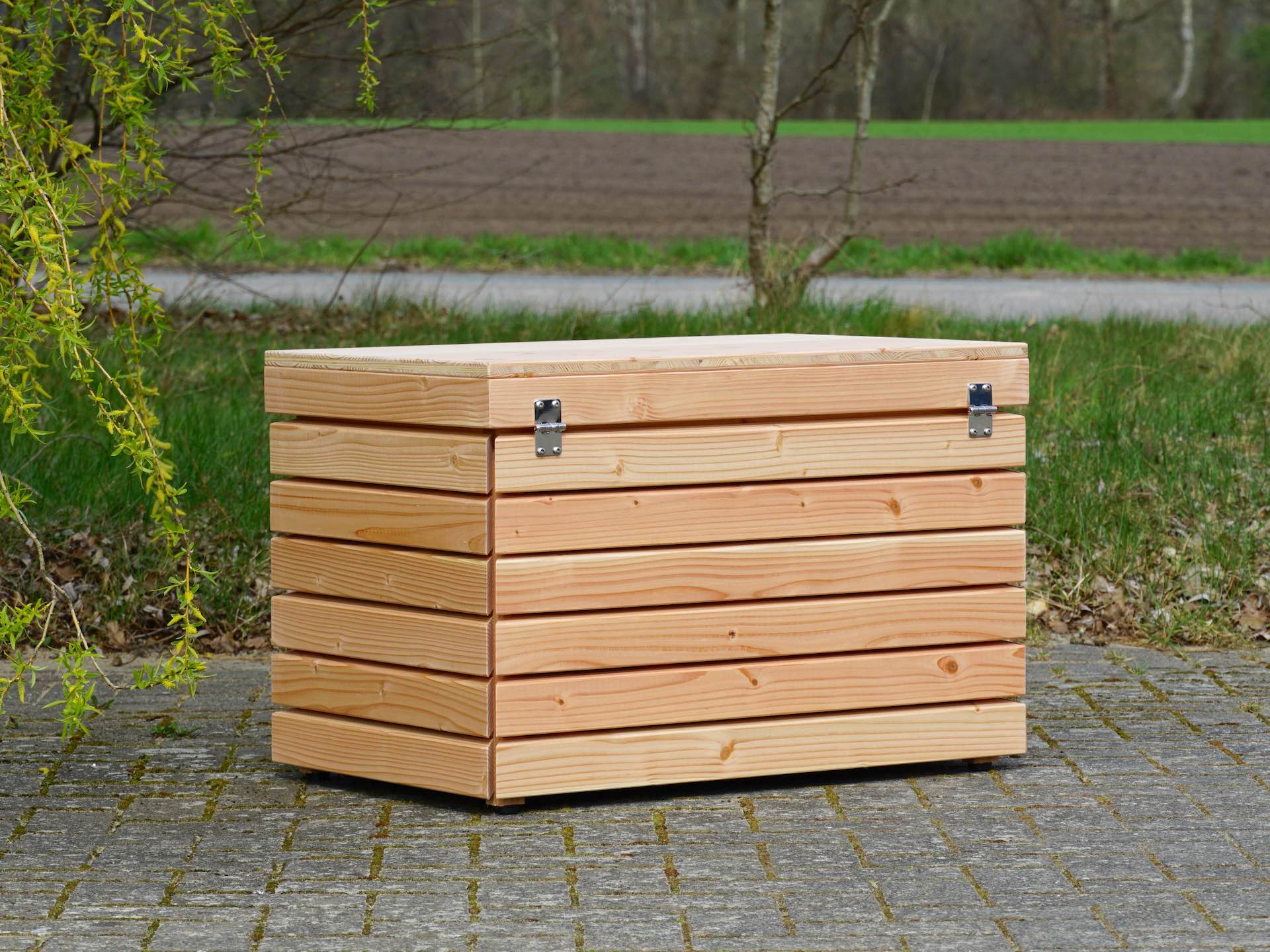 Kompakte Gartenbox Rhombus – geschlossen, von hinten links	