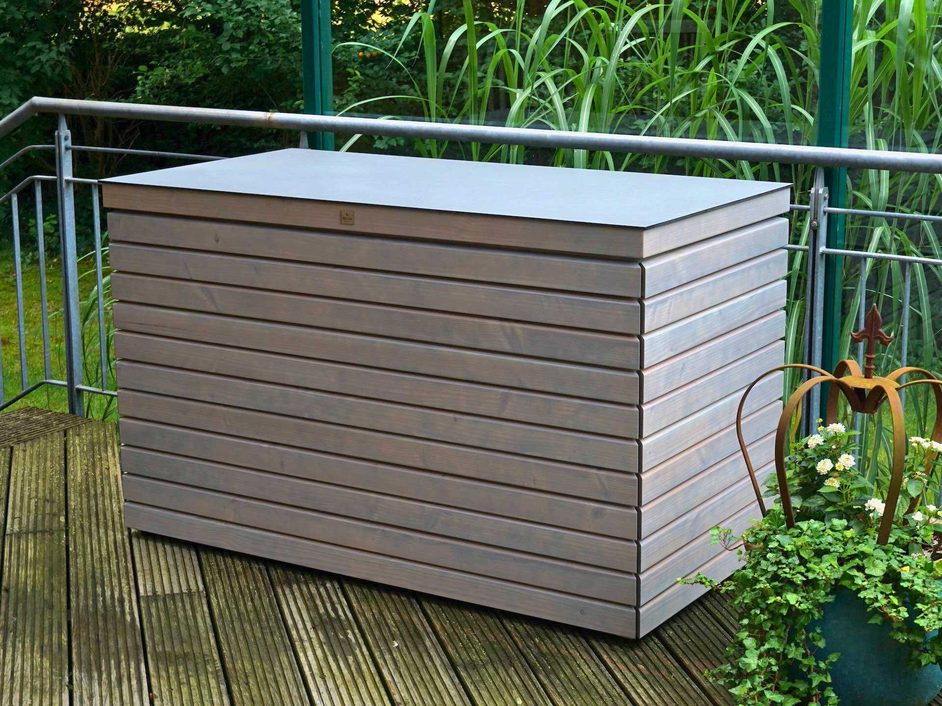 Gartenbox Rhombus – frontal, mit geschlossenem Deckel aus HPL-Platte Mittelgrau	