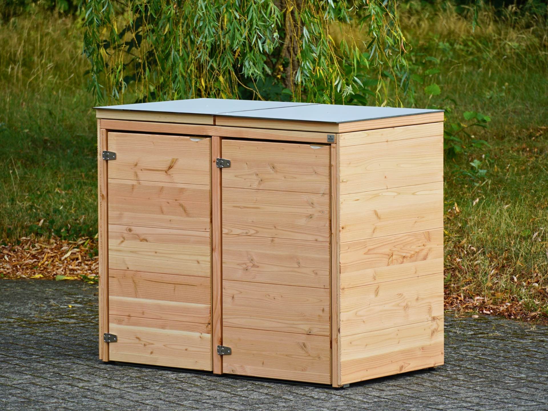2er Mülltonnenbox Cubus 120 L in Natur – geschlossene Douglasie-Massivholzplatten mit präzisen V-Fugen