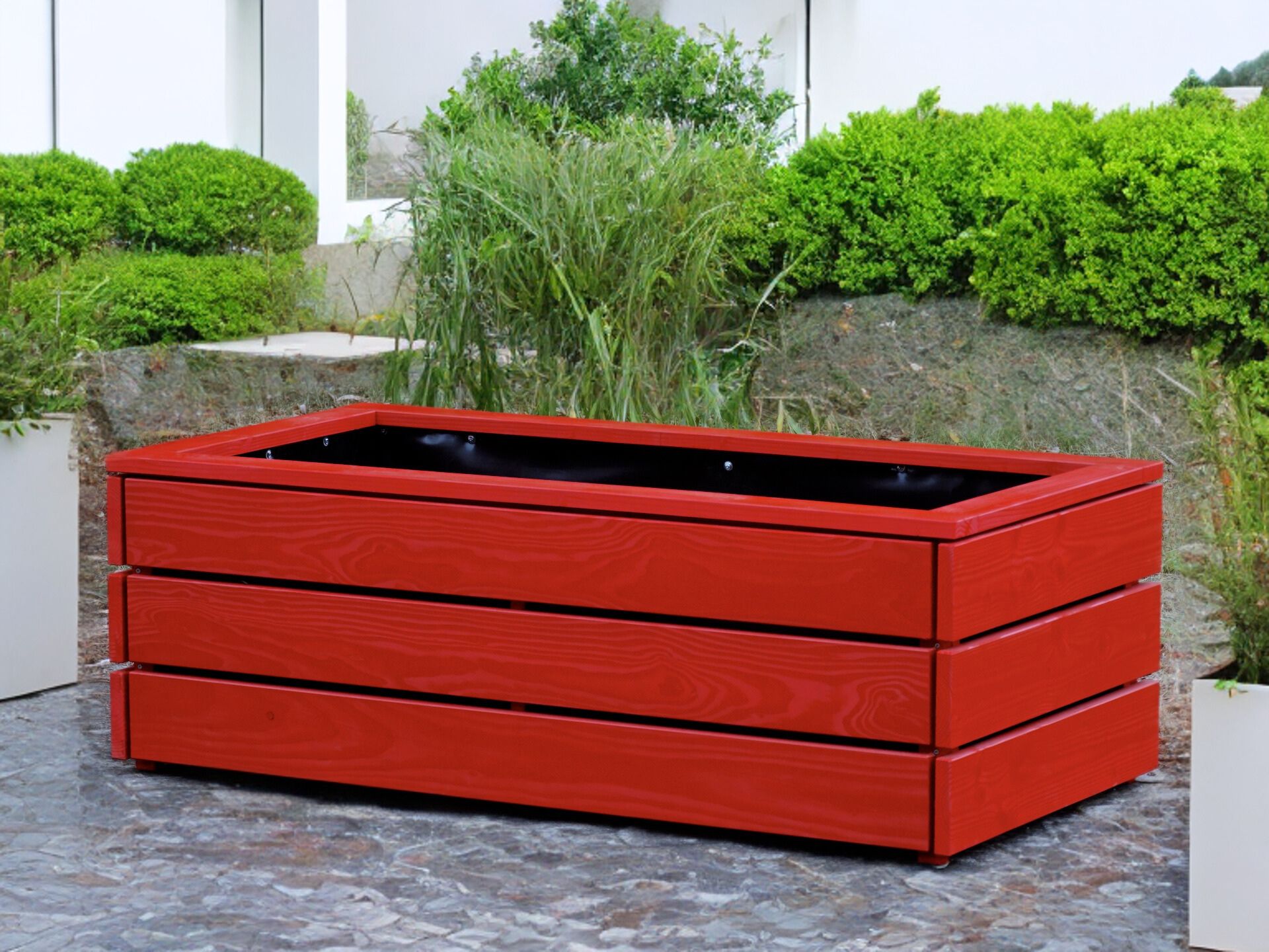 Pflanzkasten Classic in Nordisch Rot – Gesamtansicht von vorn rechts vor moderner Gartengestaltung