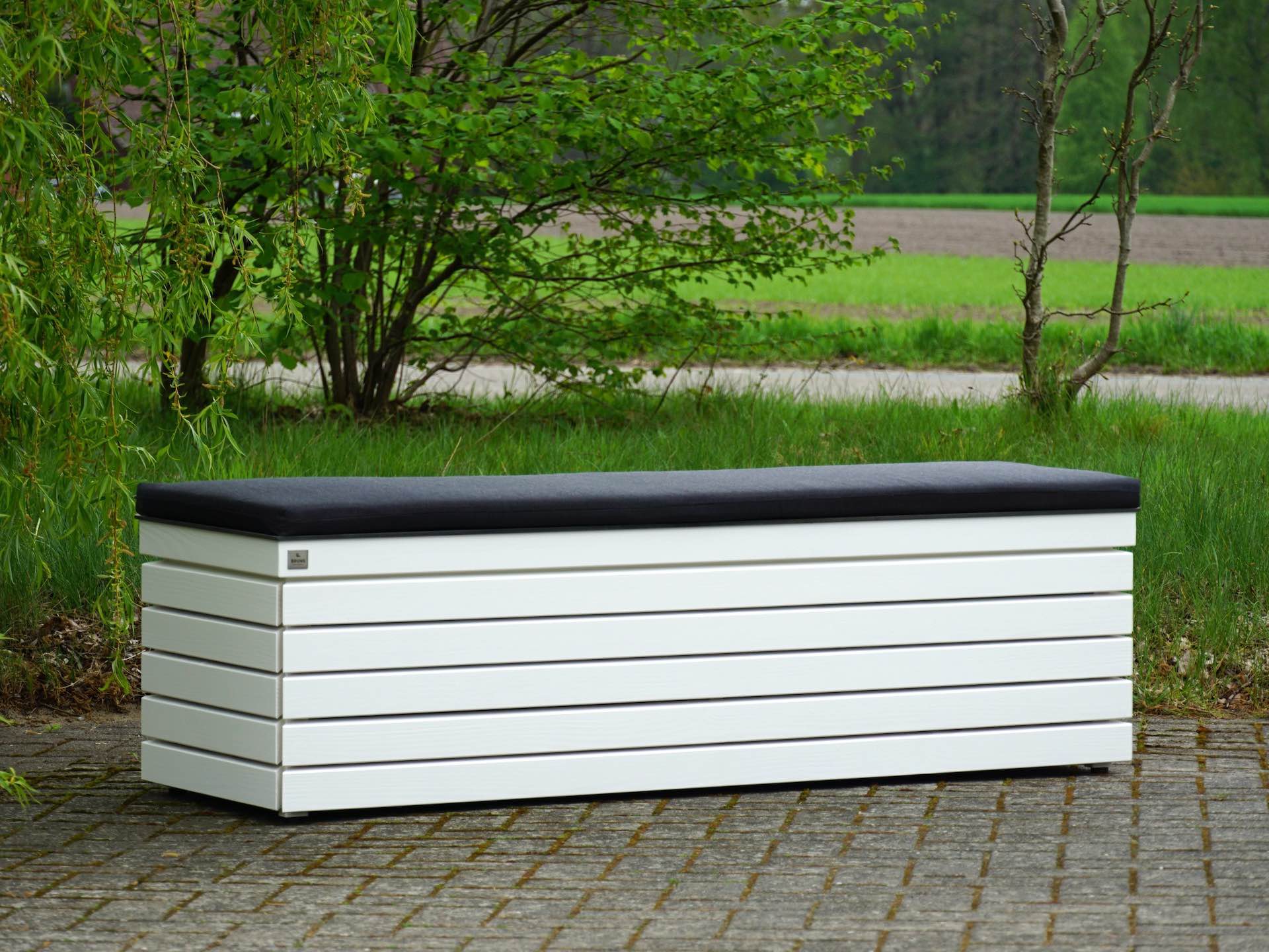Gartenbox Weiß mit Polster – von vorn links	