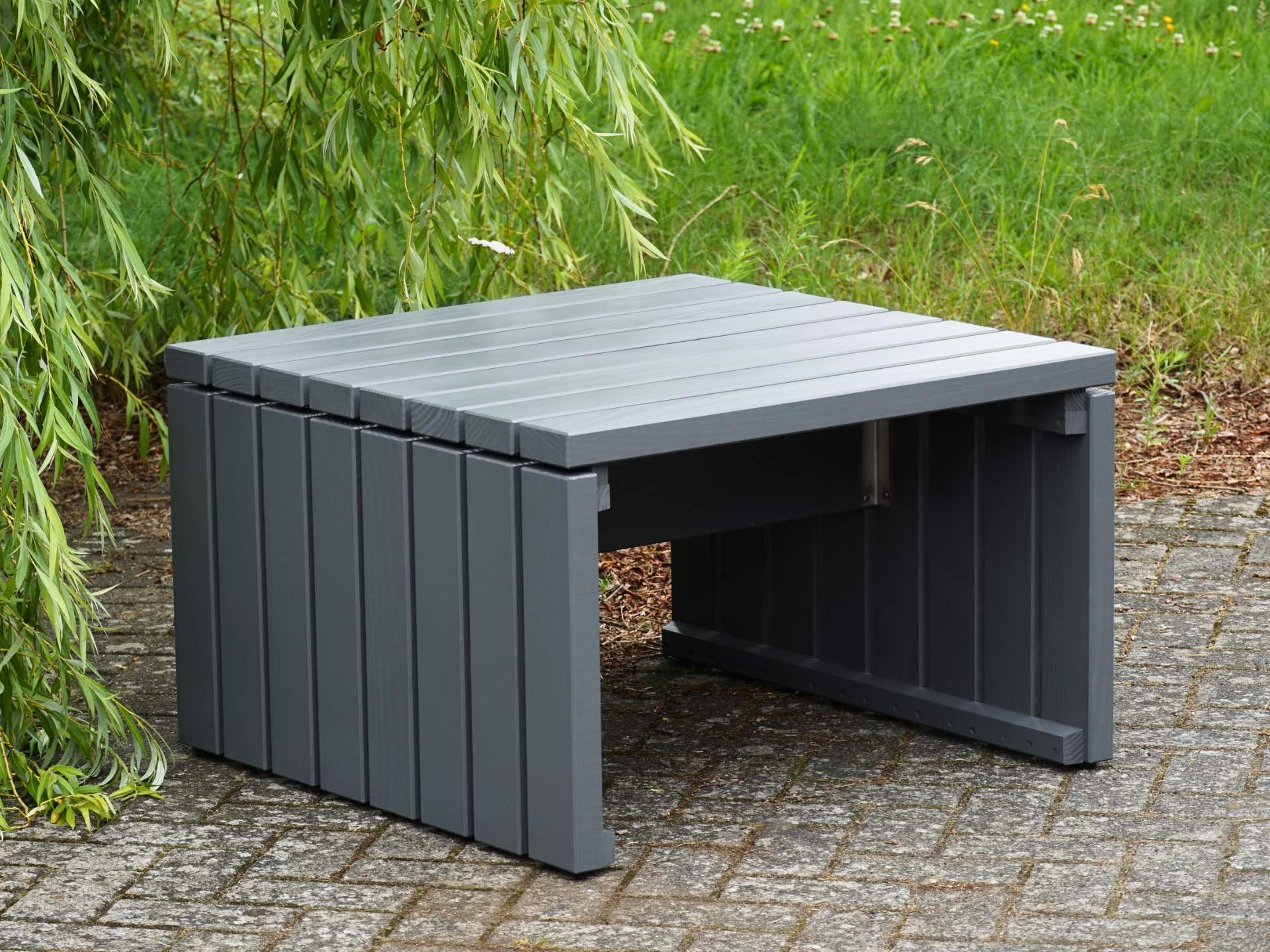 Lounge Tisch 80 in Basaltgrau mit wetterfester Oberfläche – Ansicht von links