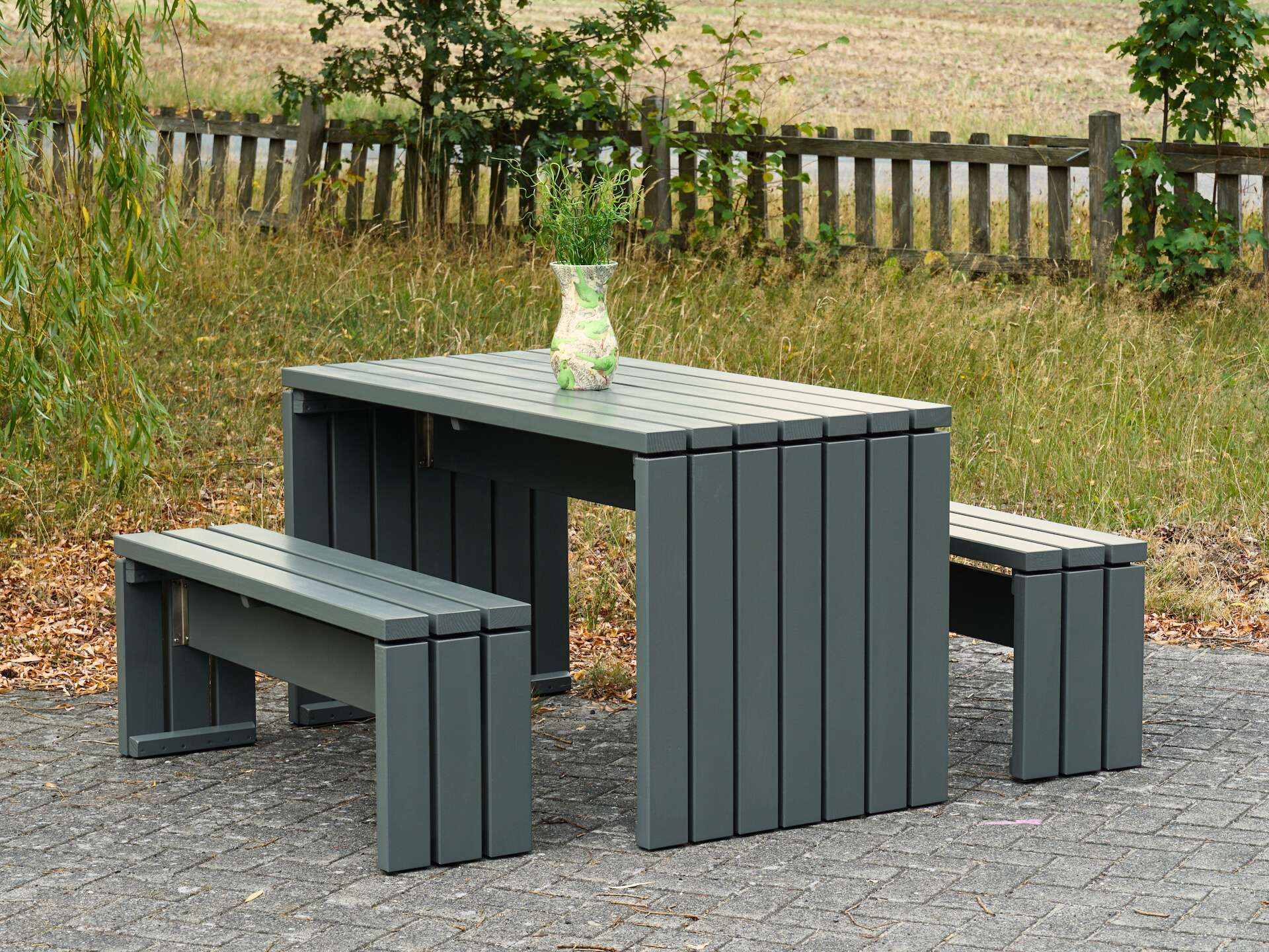  Gartenmöbel-Set Kubus in Douglasie basaltgrau mit Polstern, Gruppenansicht von vorn links