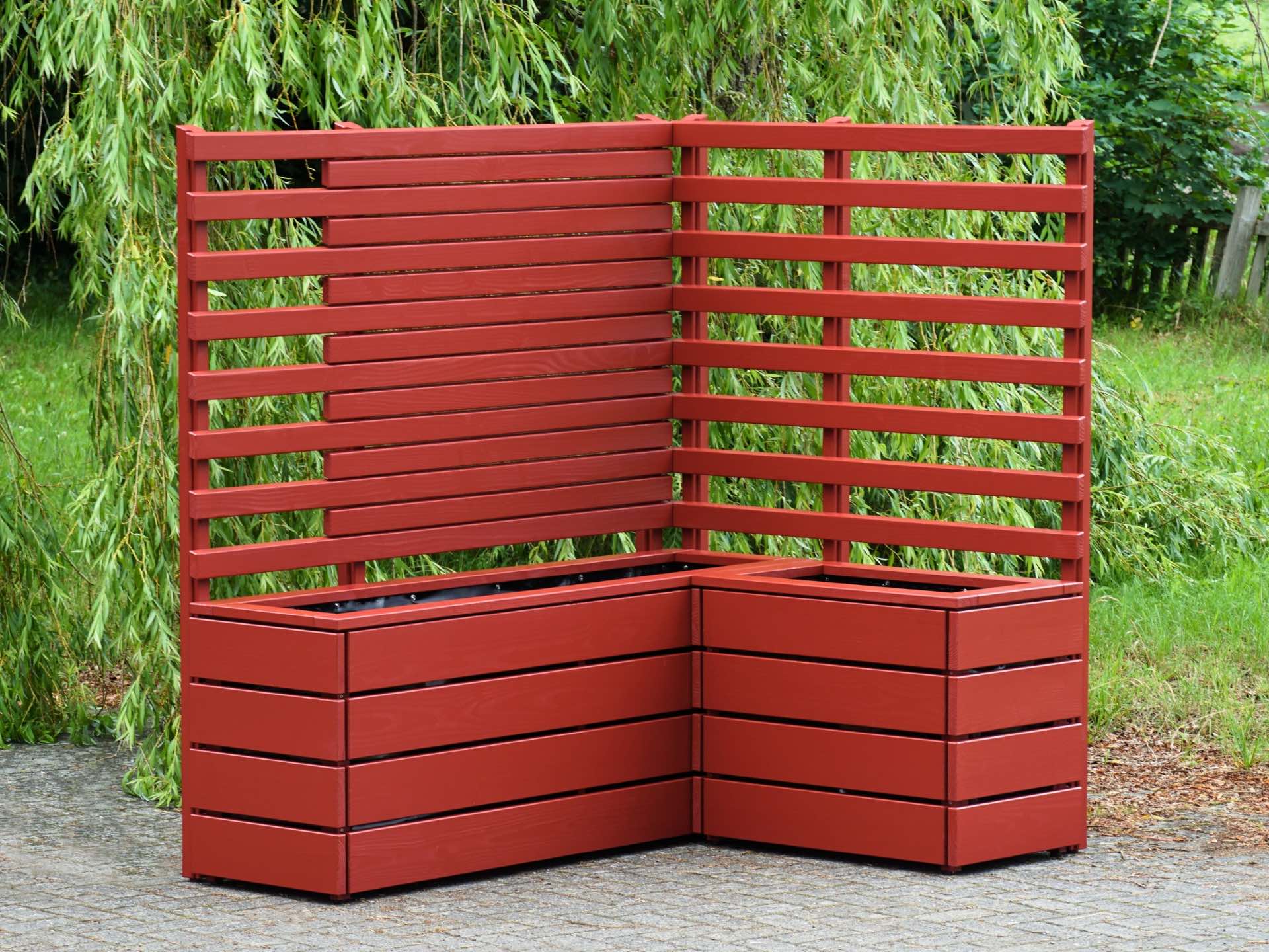 Gesamtansicht der Pflanzkasten Ecke Classic 180 mit Sichtschutz A10 und Rankgitter A90 – bepflanzt, aufgestellt auf einer Terrasse