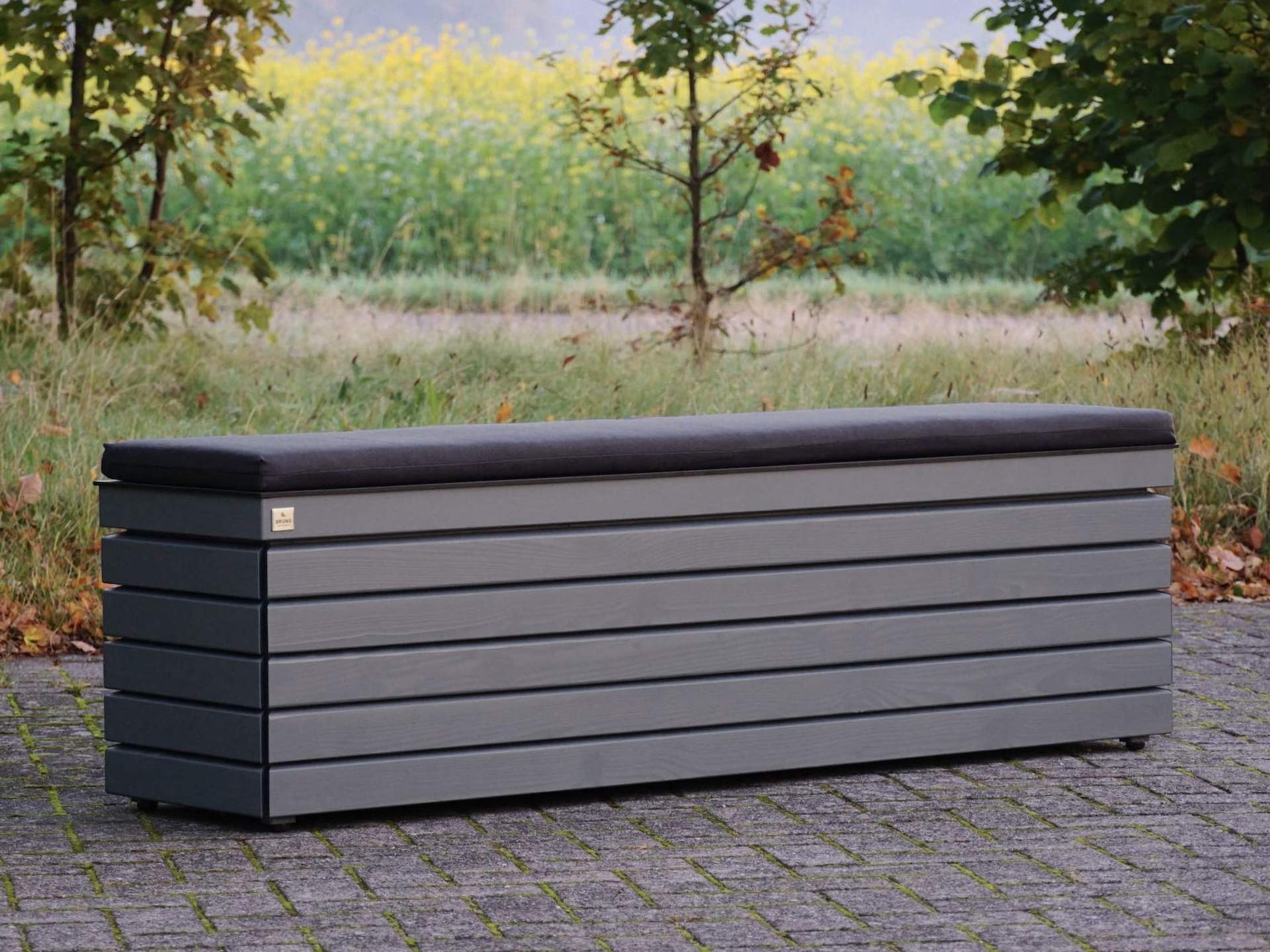 Gartenbox Rhombus  mit Polster von vorn links	