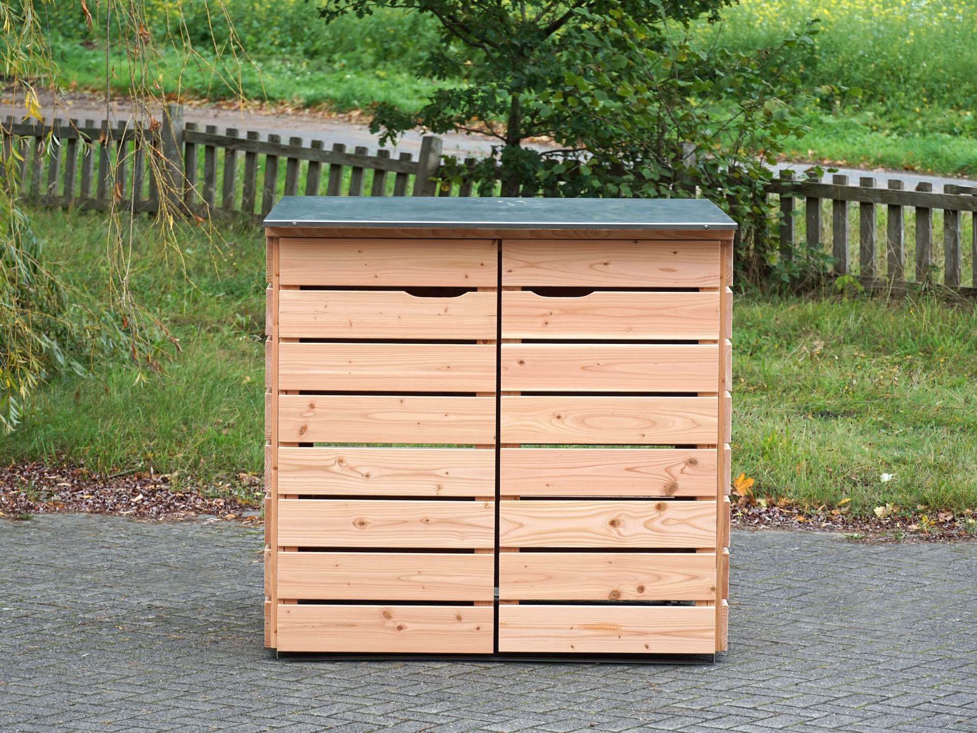 2er Kinderwagenbox natur mit Edelstahl-Dach, frontal aufgenommen
