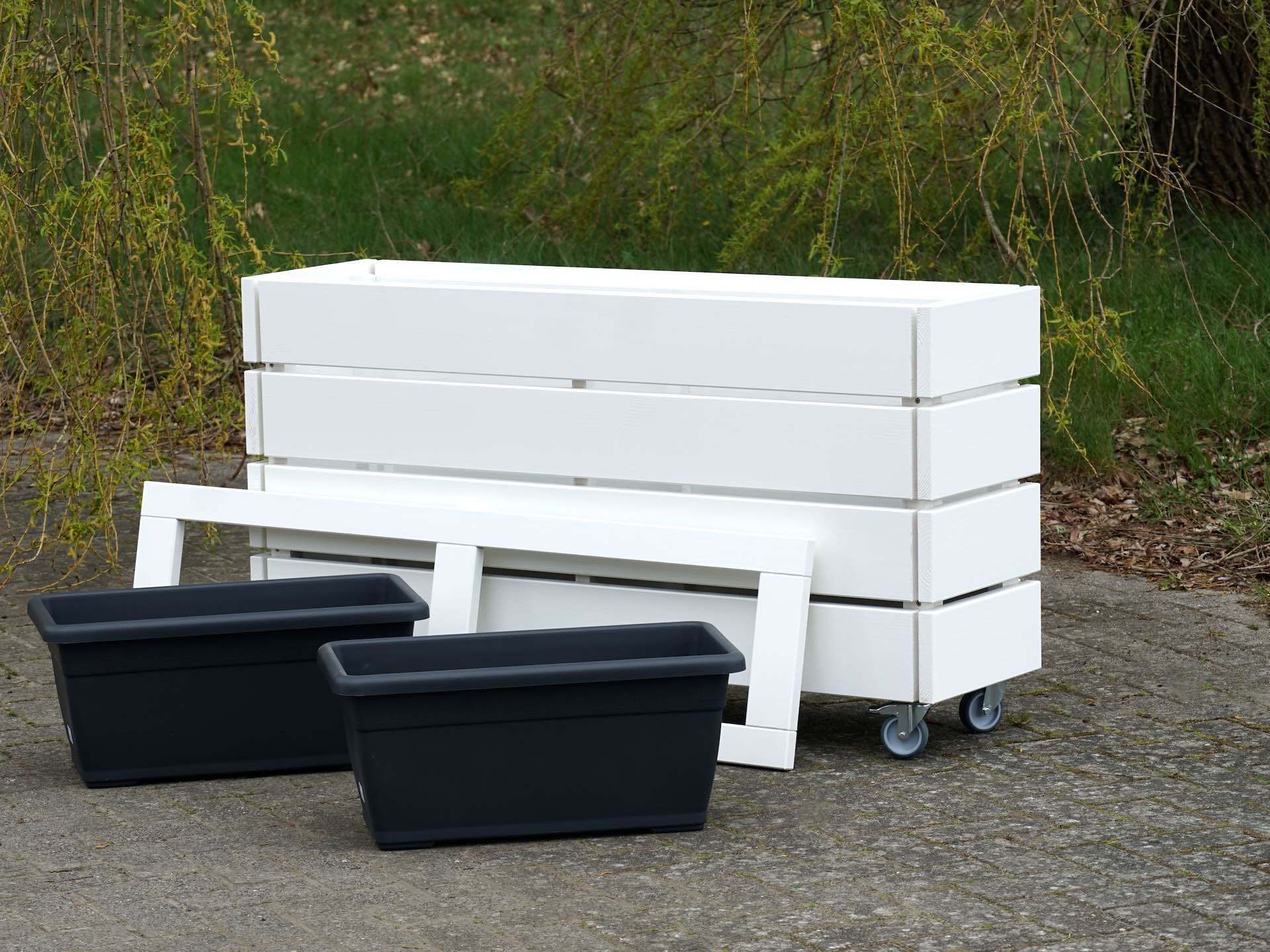 Pflanzkasten Classic in Weiß – Korpus, Rahmen und Einsätze separat sichtbar