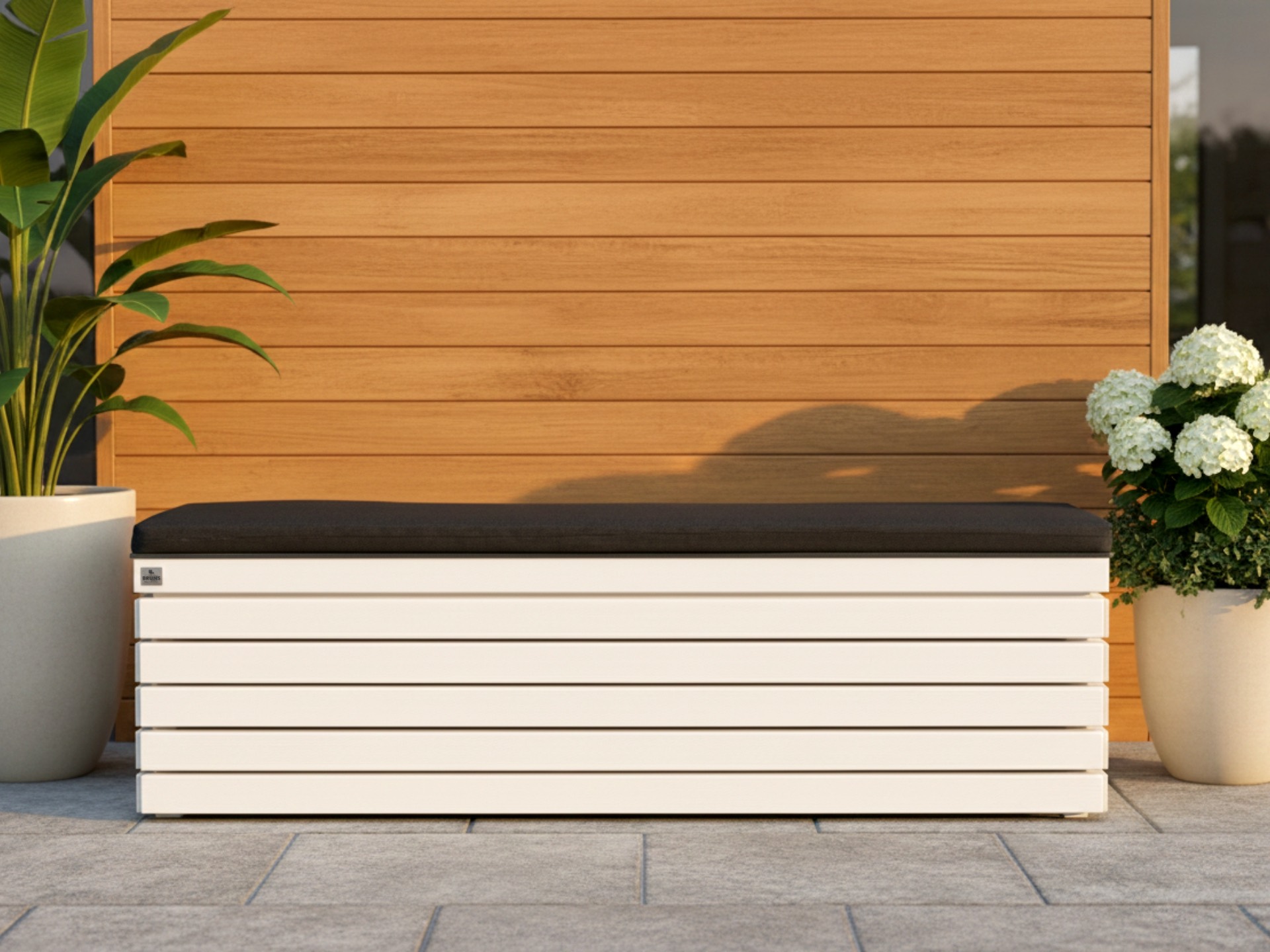 Weiße Sitztruhe 160×50×43 cm mit anthrazitfarbenem Polster – wetterfeste Aufbewahrung und zusätzlicher Sitzplatz.