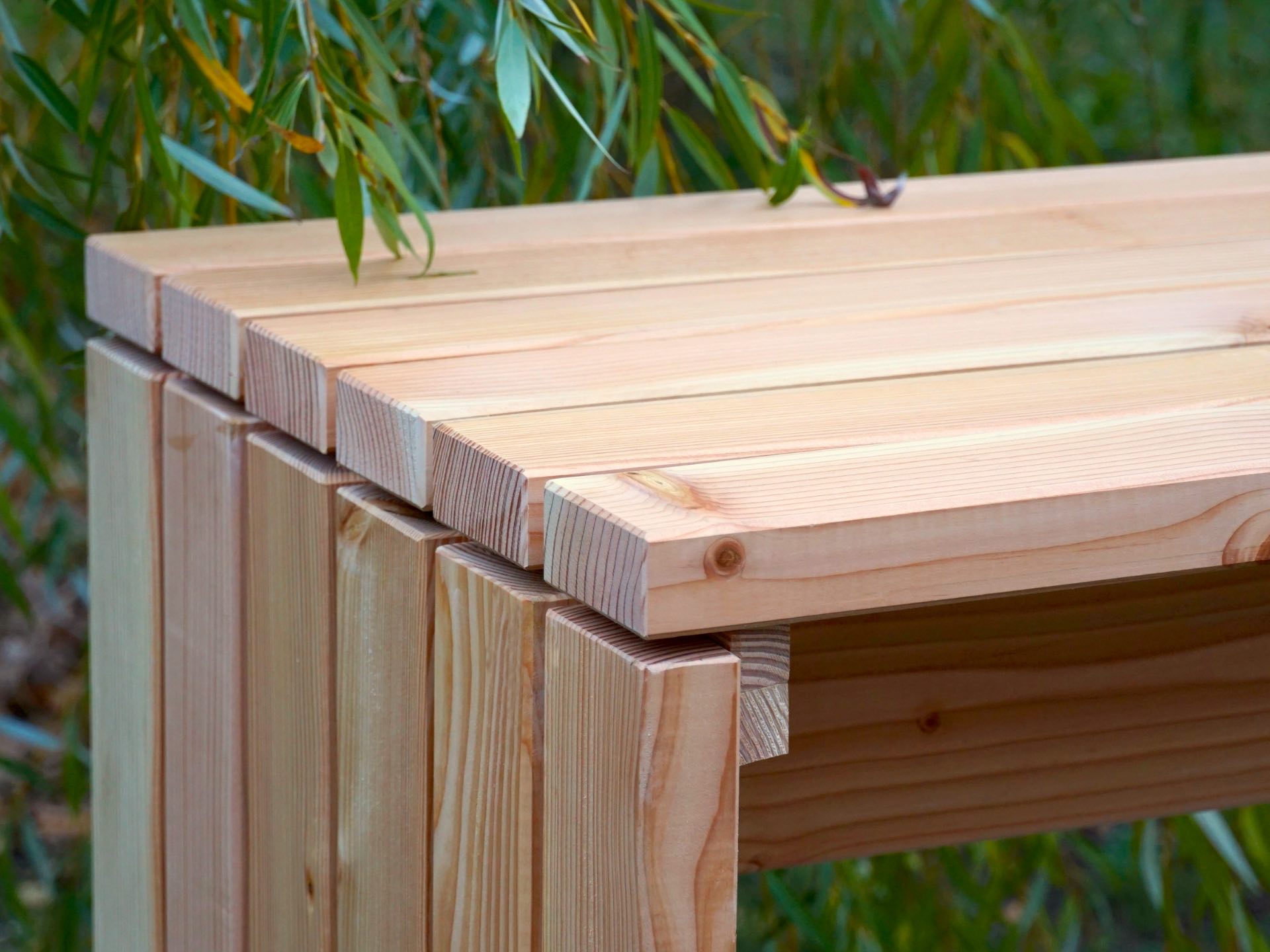 Stehtisch in Natur Geölt aus Douglasie – Massivholz-Bohlen 40x90 mm – Detail