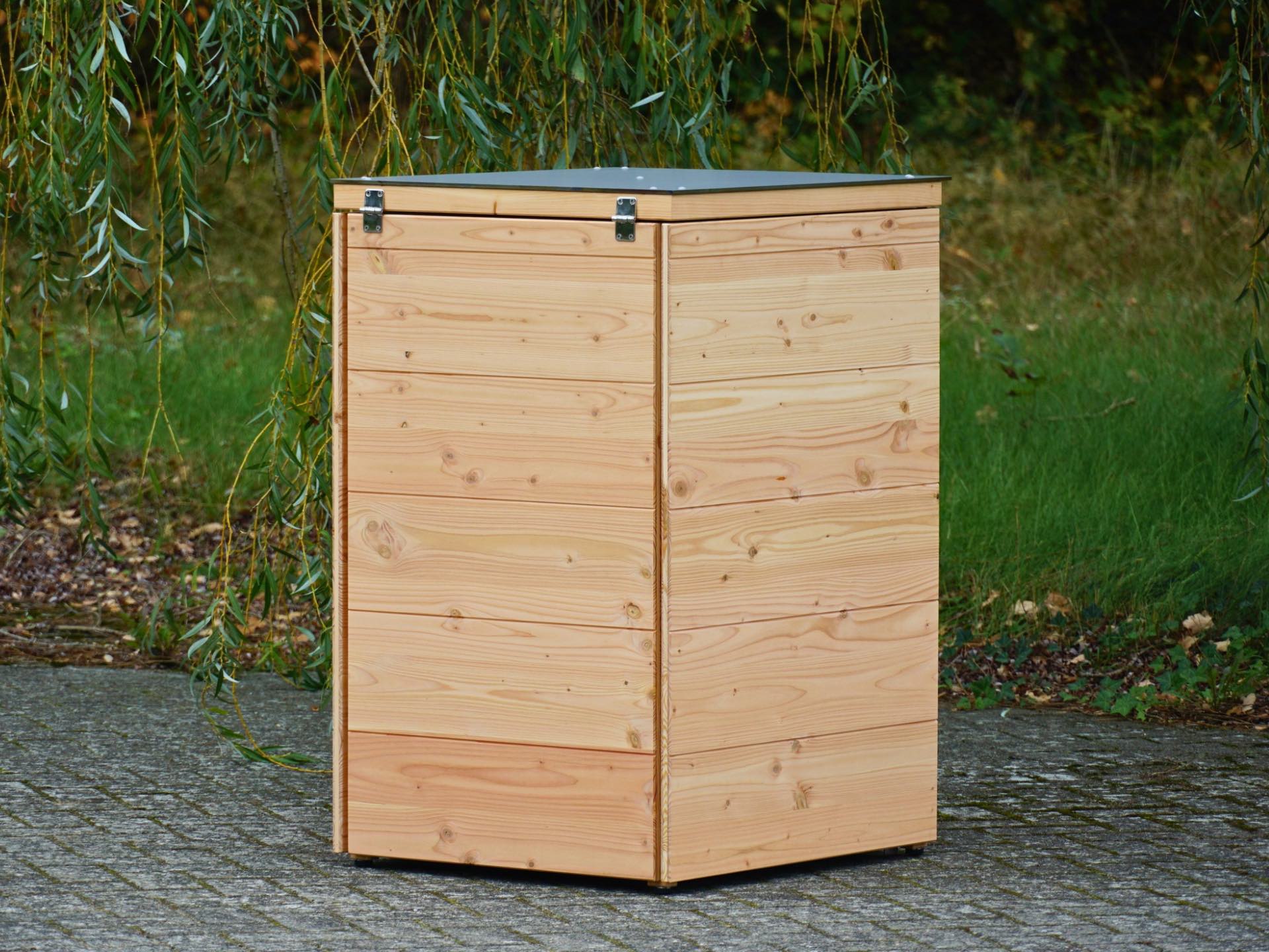 1er Mülltonnenbox Cubus 120 L in Natur aus Douglasie-3-Schichtplatten – Gesamtansicht der Rückseite
