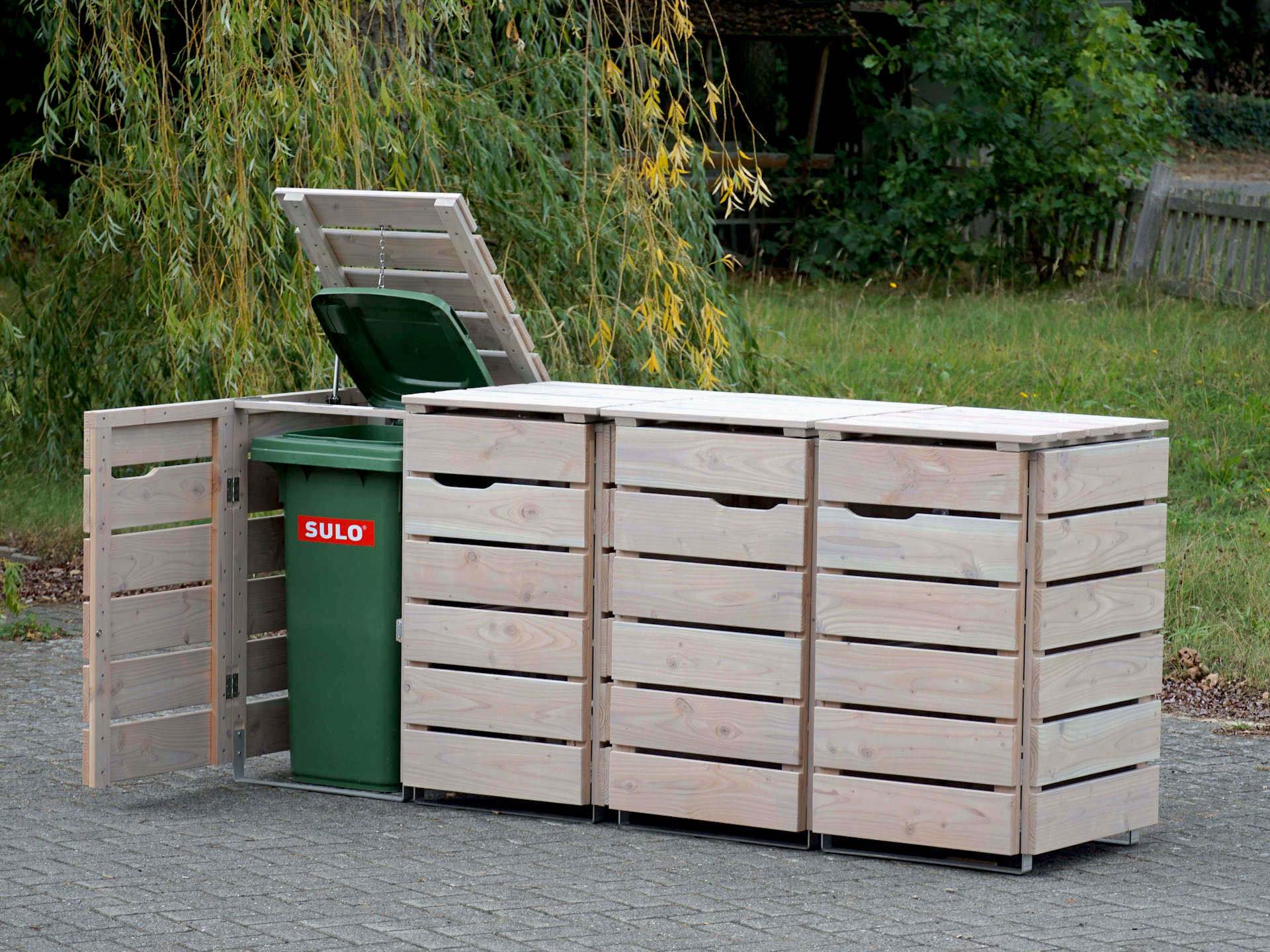 4er Mülltonnenbox in Grau Geölt, von vorn rechts, linke Tür und Deckel geöffnet