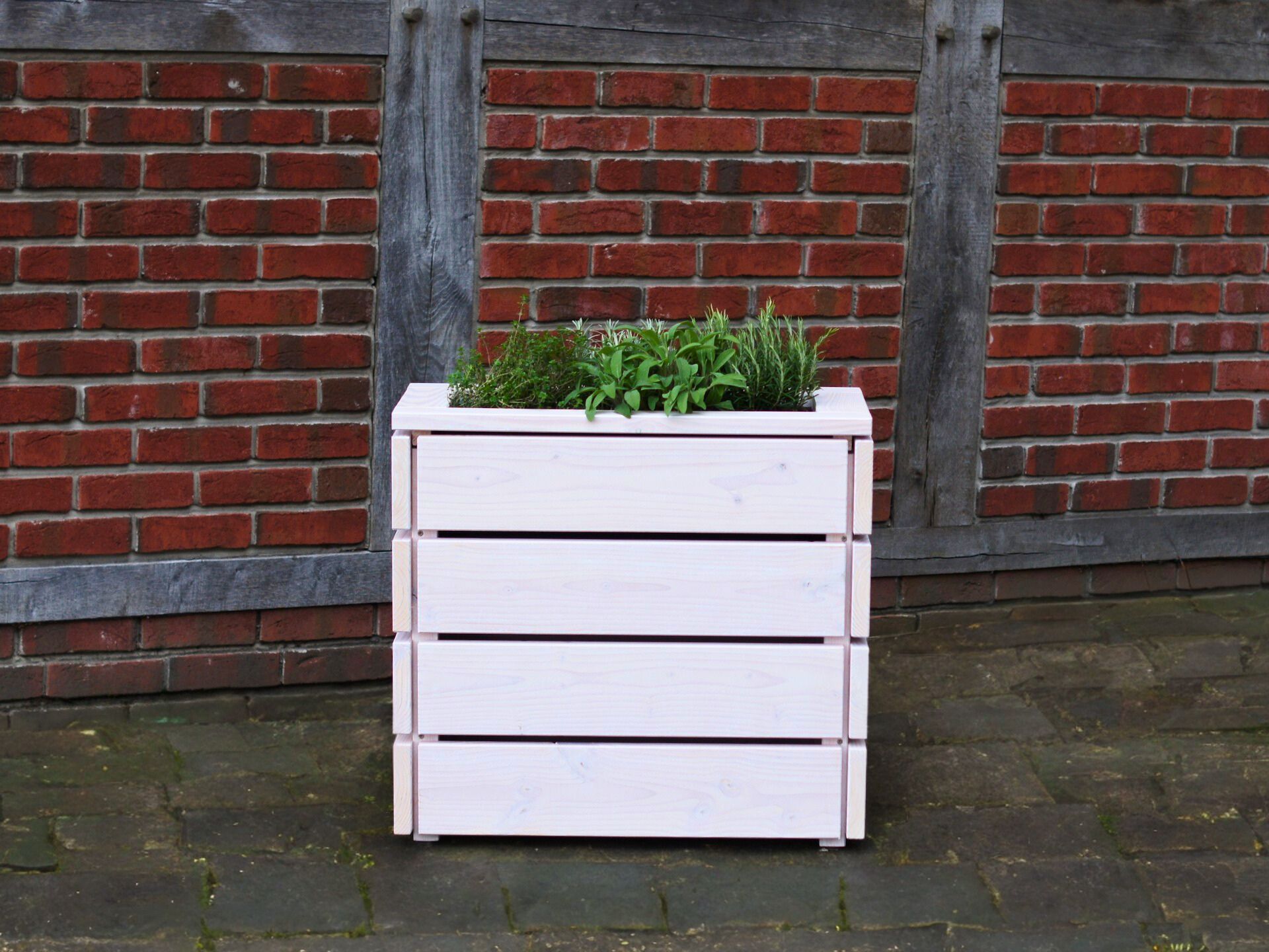 Kleiner Pflanzkasten Classic in Weiß Geölt – Frontalansicht mit klarer Linienführung und dezenter Bepflanzung.	