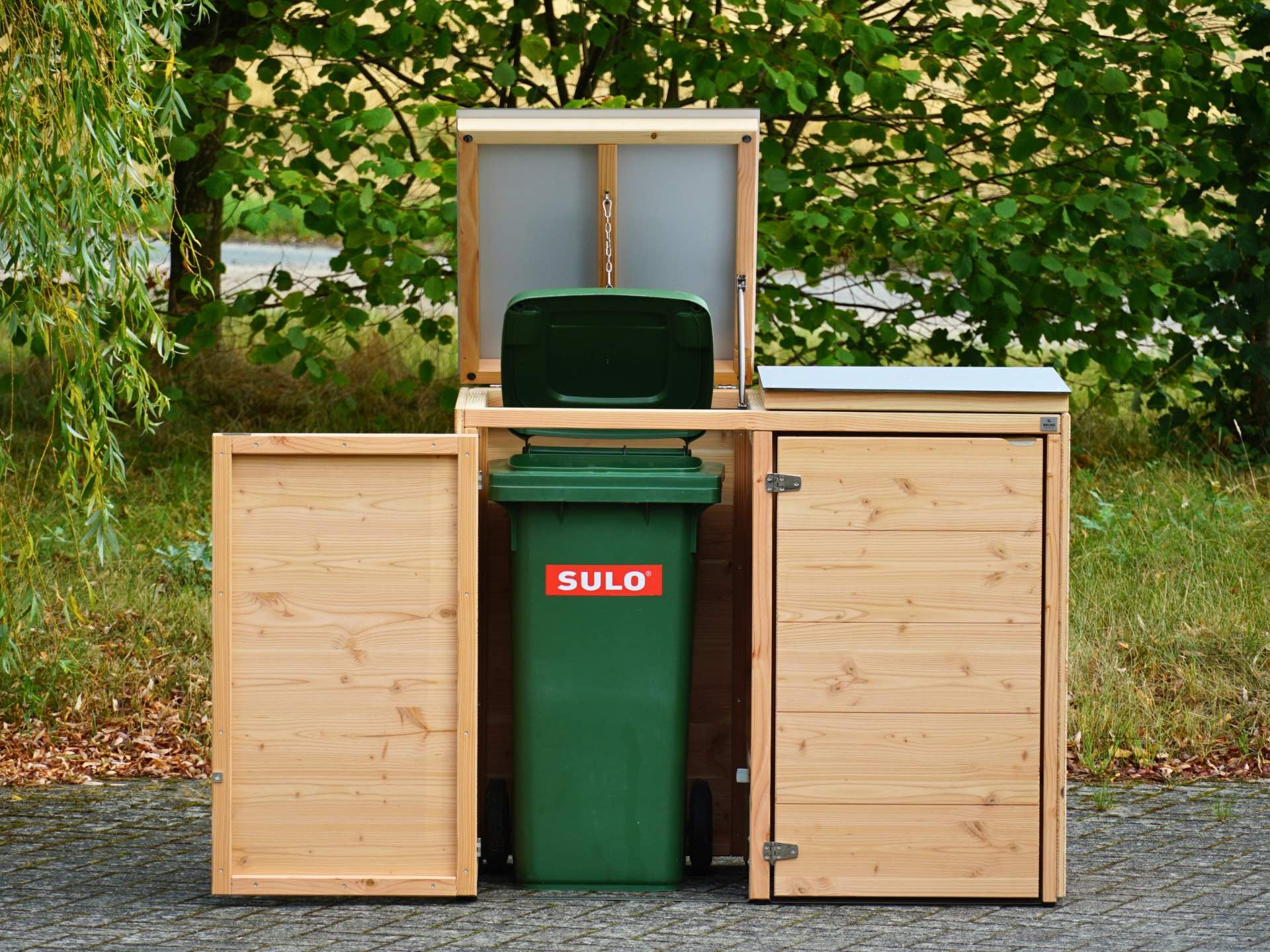 2er Mülltonnenbox Cubus 120 L in Natur mit geöffnetem Deckel und geöffneter Tür – Gesamtansicht