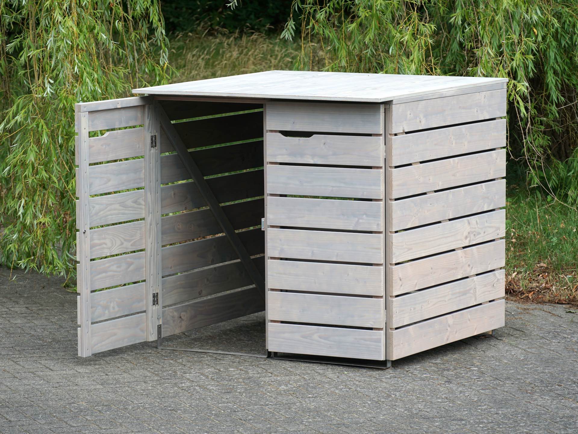 2er Kinderwagenbox grau geölt, von vorn rechts, linke Tür geöffnet