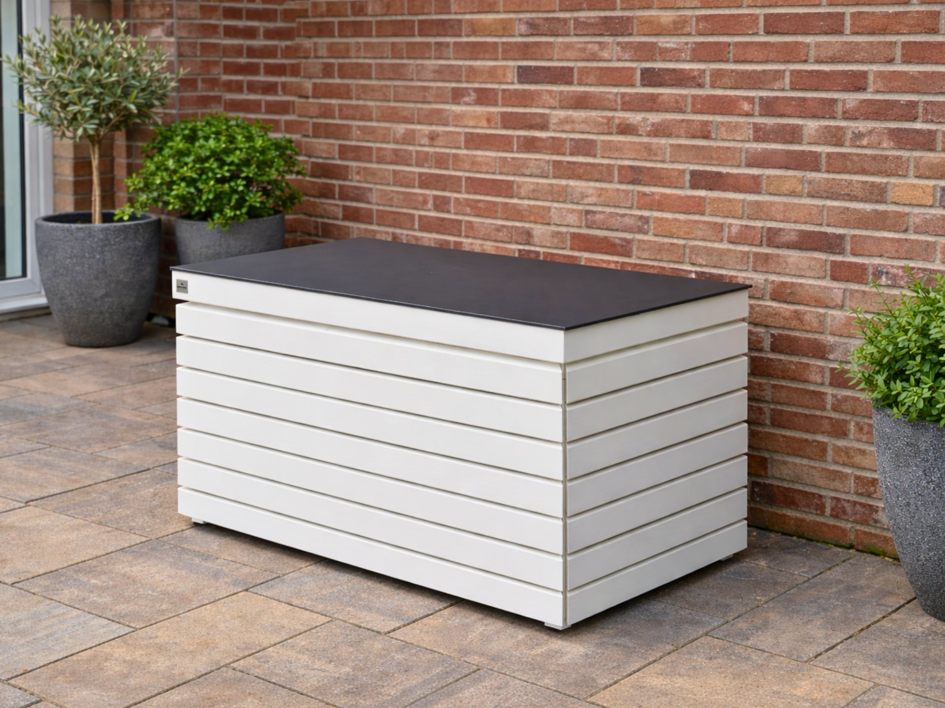 Weiße Gartenbox 100 × 60 × 59 cm als wetterfeste Aufbewahrungsbox für Terrasse und Balkon.
