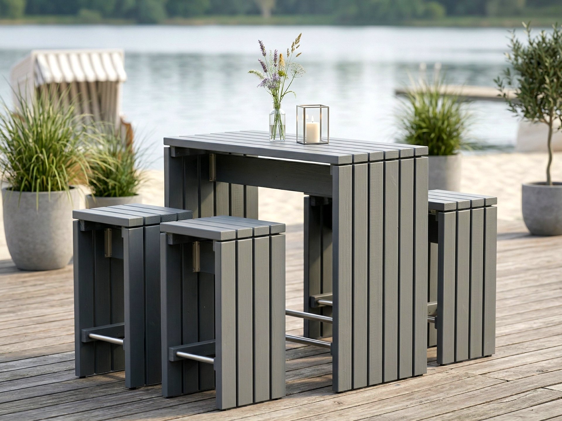 Barmöbel Set in Basaltgrau mit Stehtisch und vier Barhockern auf Terrasse am See.