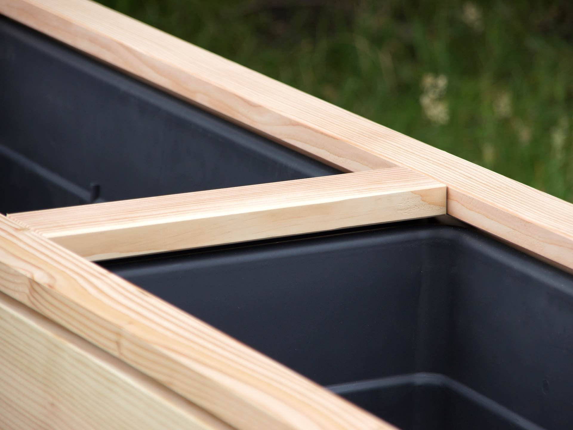 Pflanzkasten Classic Douglasie Natur – Nahaufnahme des Rahmens